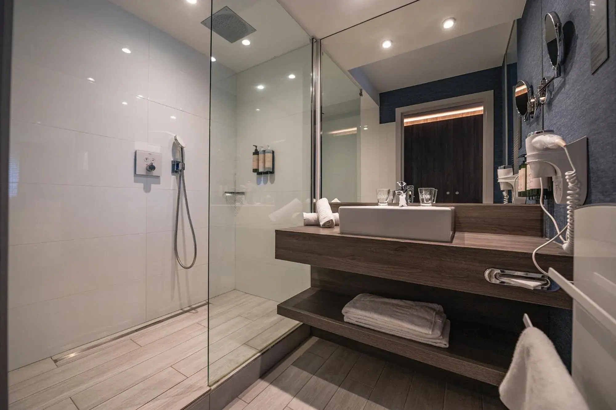 Superior Double Room in Van der Valk Hotel Liège Congres Superior Double Room in Van der Valk Hotel Liège Congres