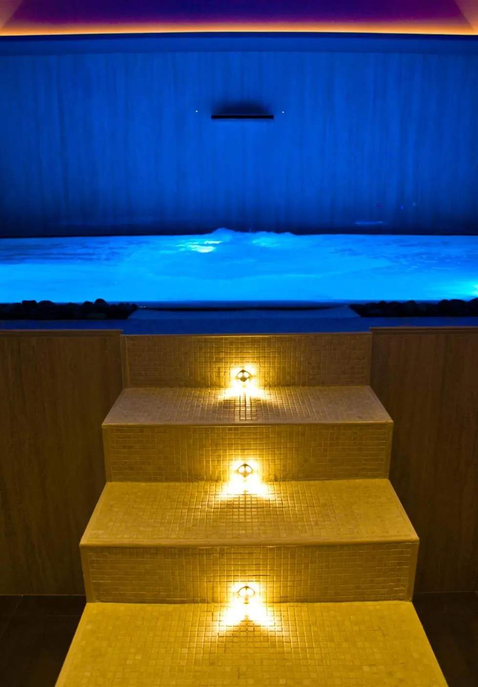 Hot Tub in Ambruosi Village Resort & SPA