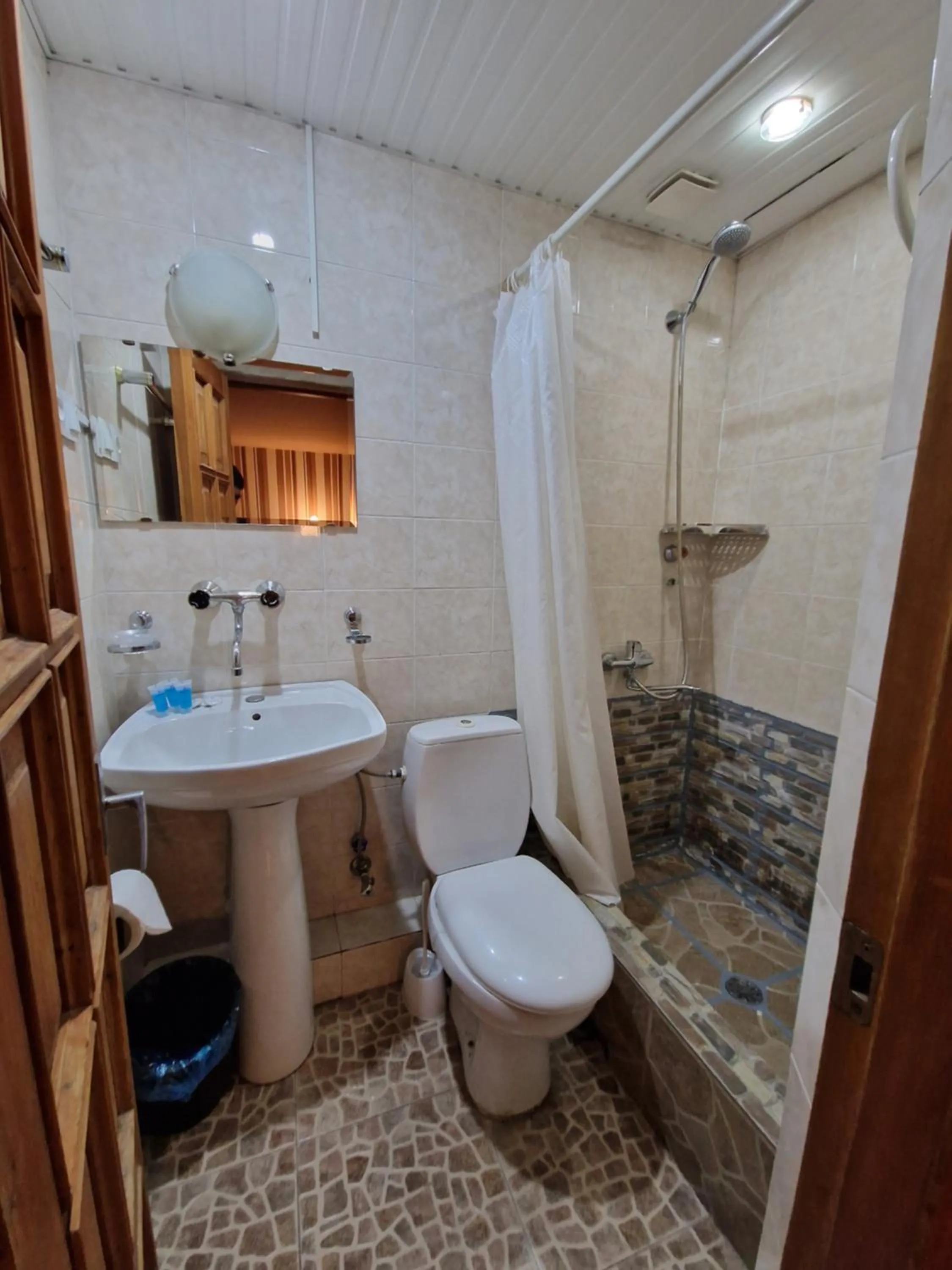 Property building, Bathroom in Georgian House