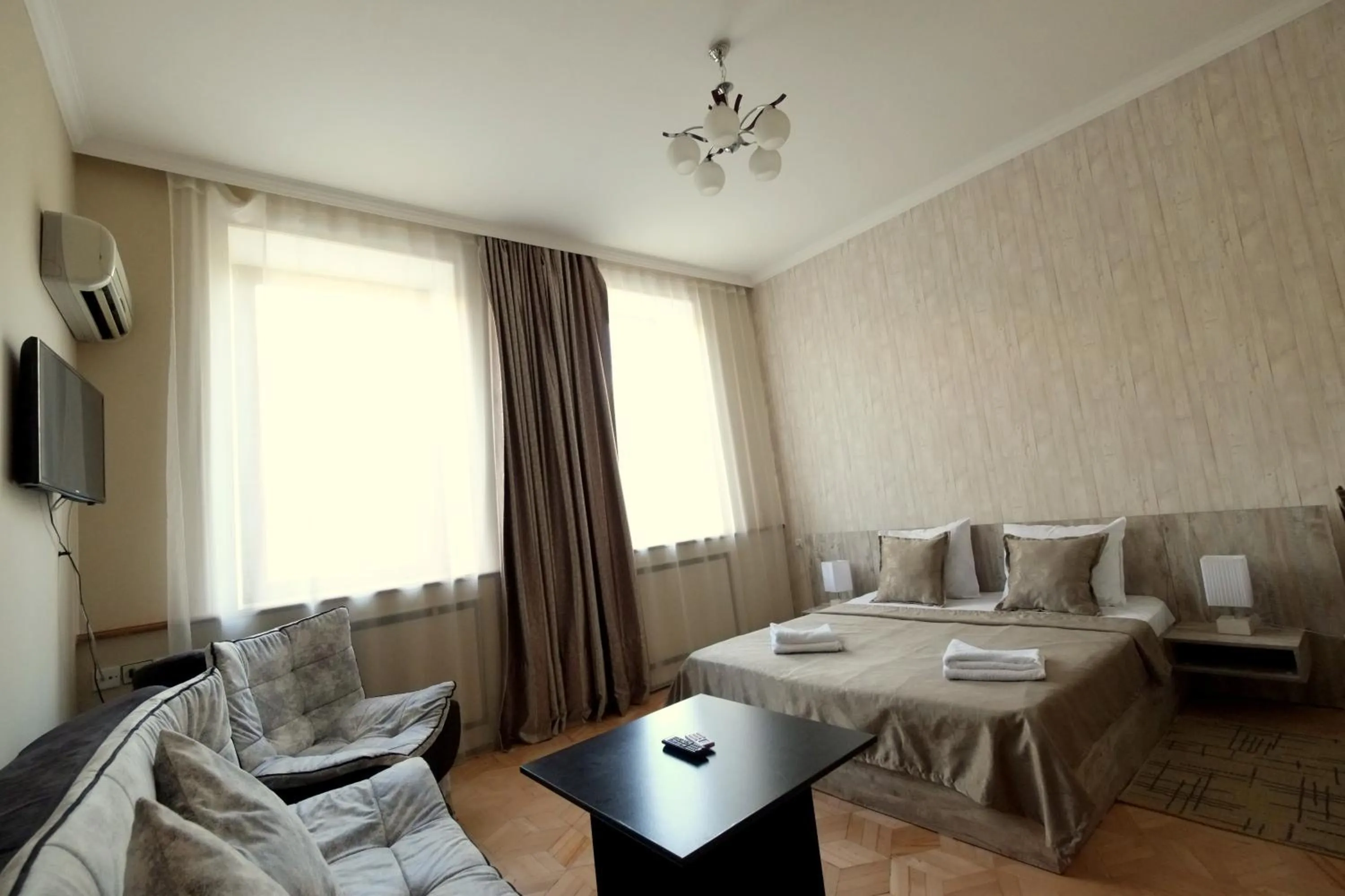 Bedroom, Seating Area in Georgian House