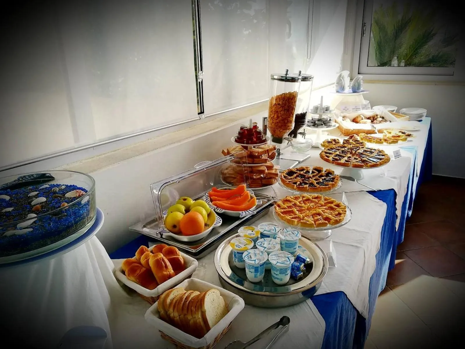 Buffet breakfast in Yachting Club Mare