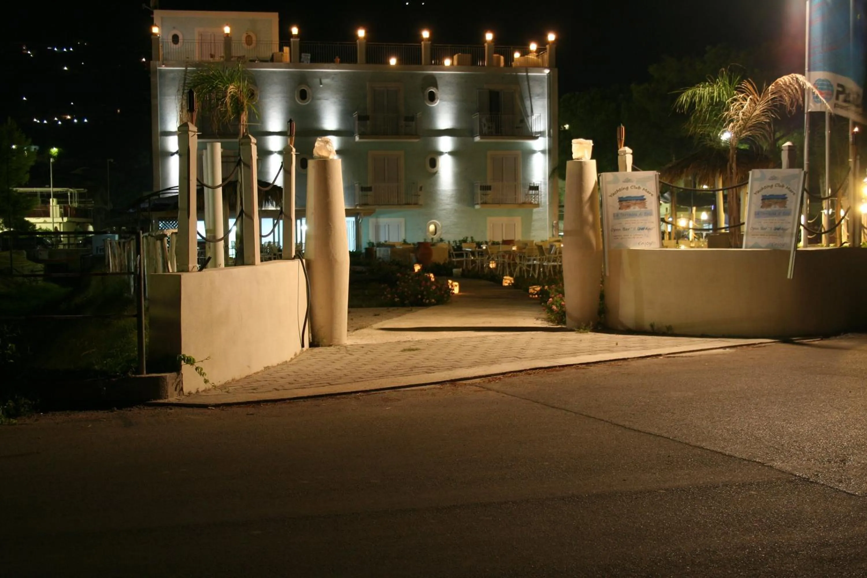 Facade/entrance in Yachting Club Mare