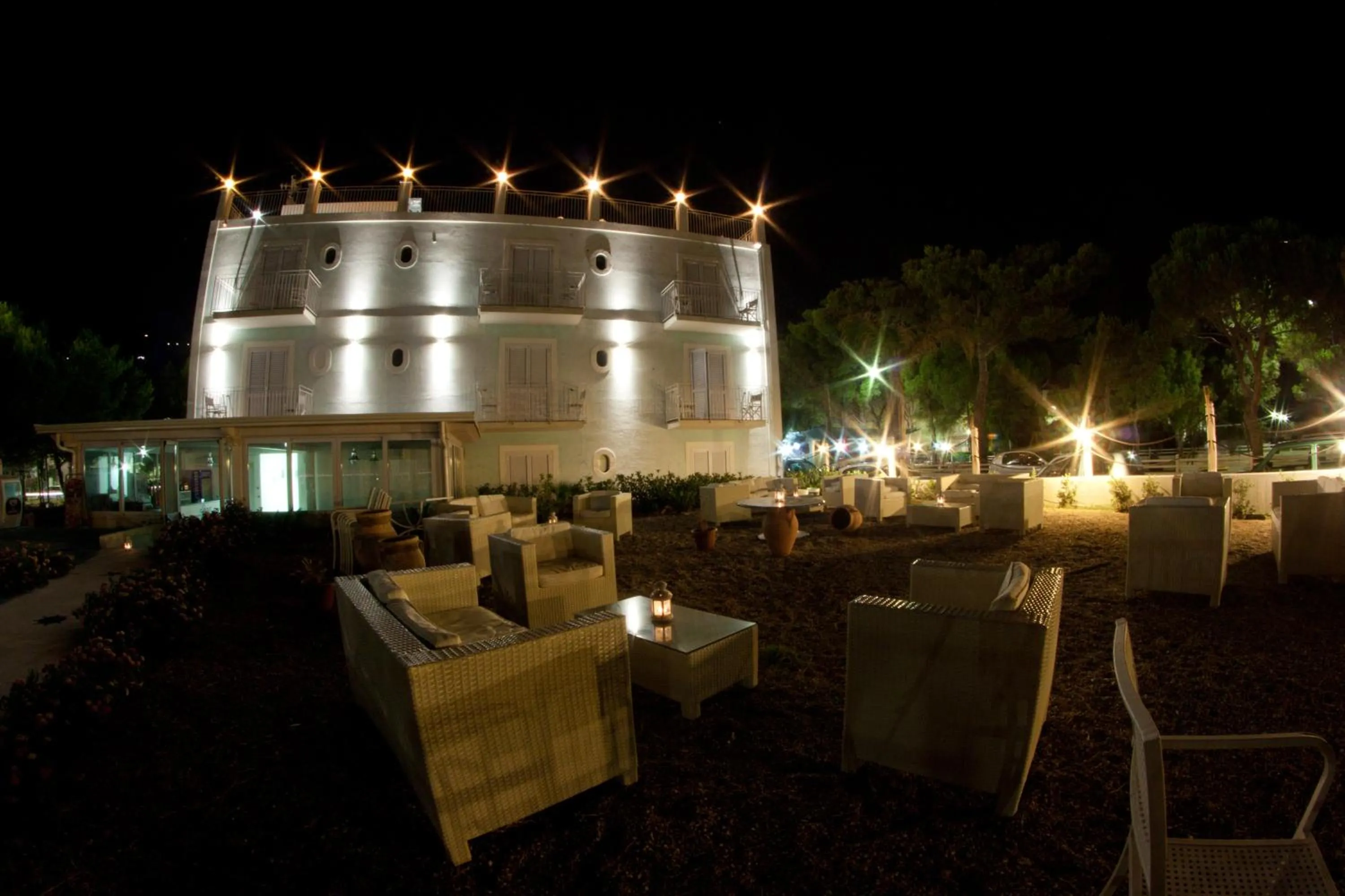 Facade/entrance in Yachting Club Mare