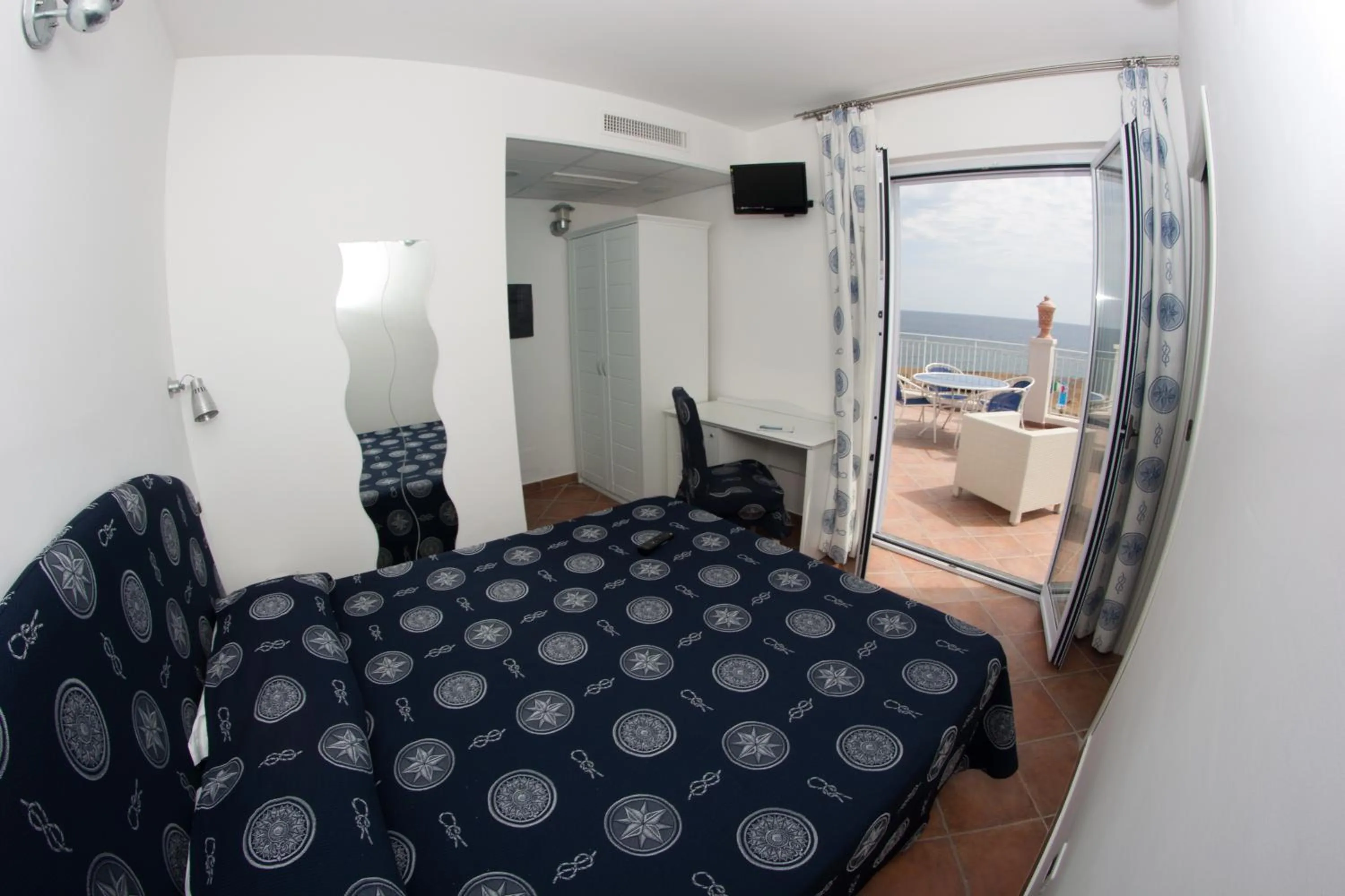 Double Room with Extra Bed and Sea View in Yachting Club Mare