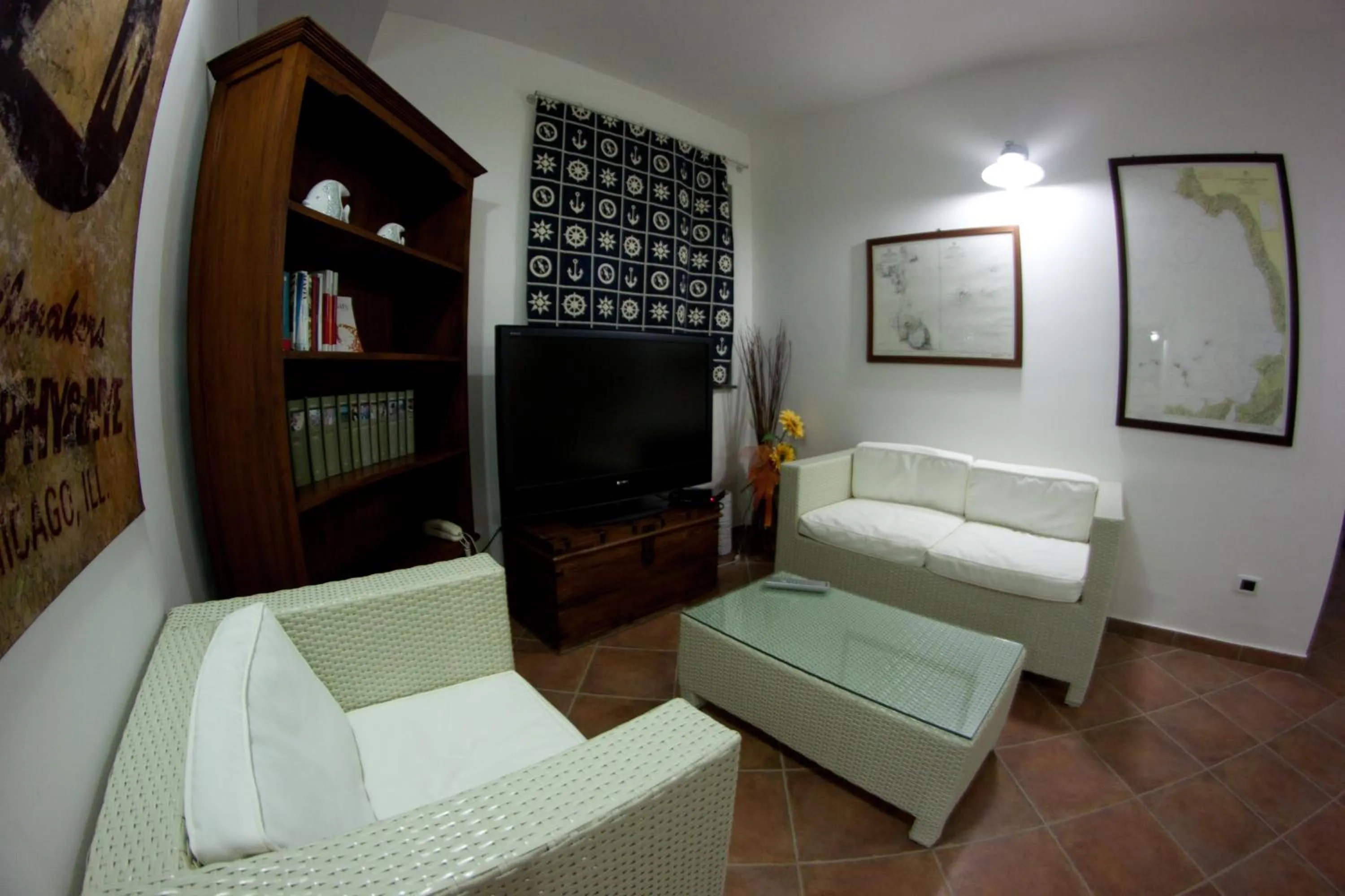 Communal lounge/ TV room in Yachting Club Mare
