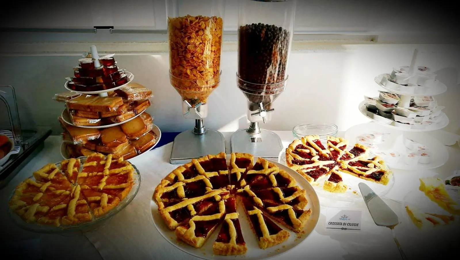 Buffet breakfast in Yachting Club Mare