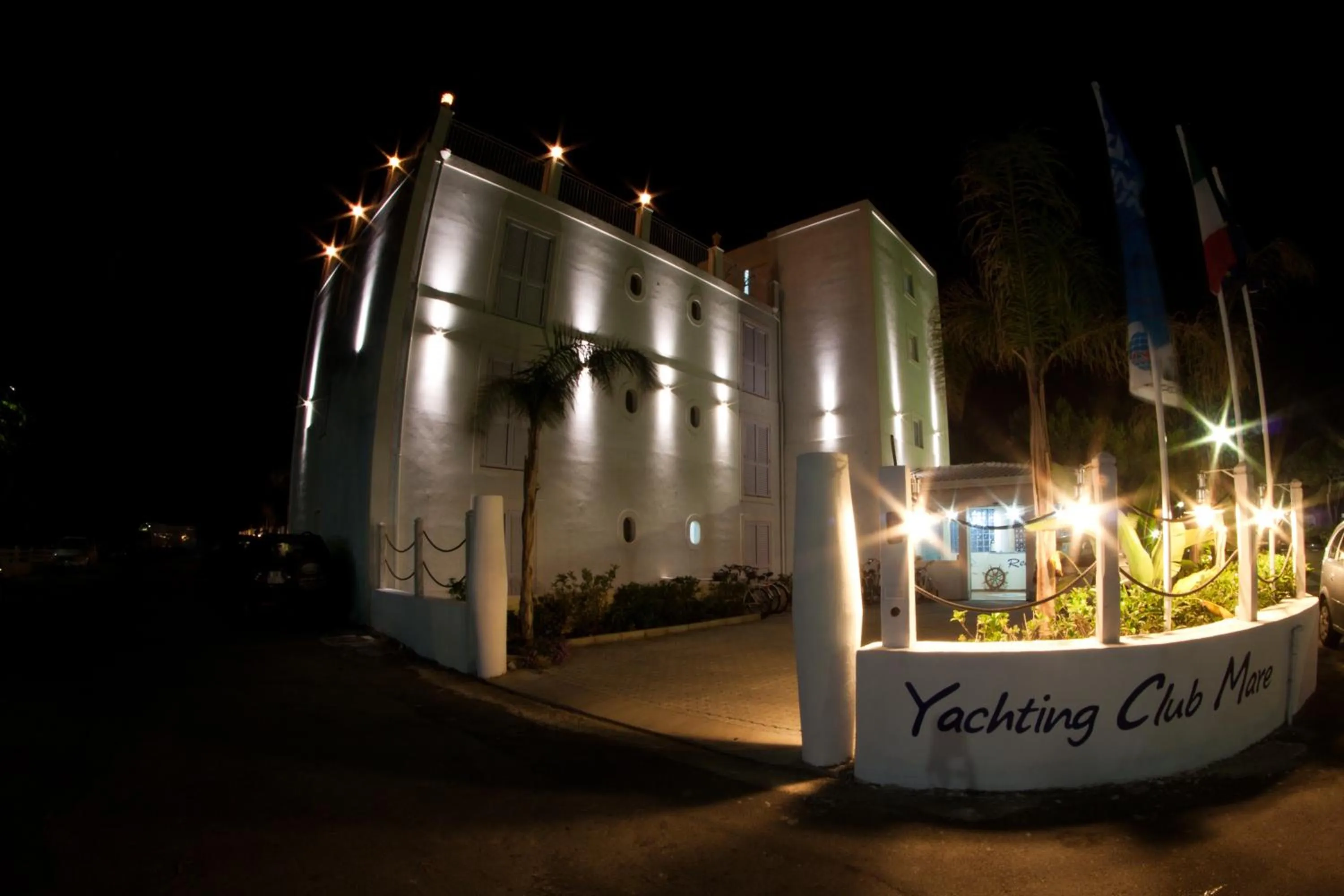 Facade/entrance in Yachting Club Mare