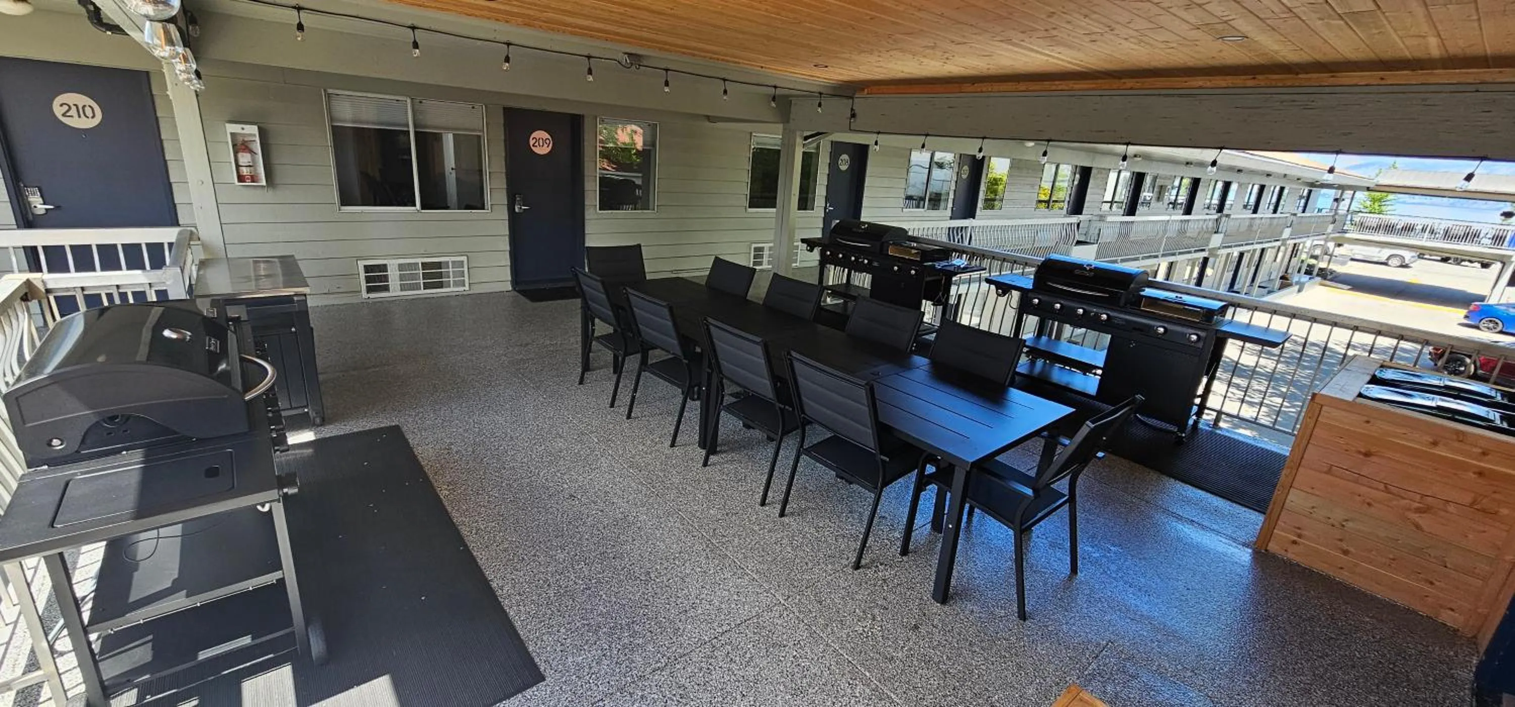 BBQ facilities in Okanagan Lakefront Resort