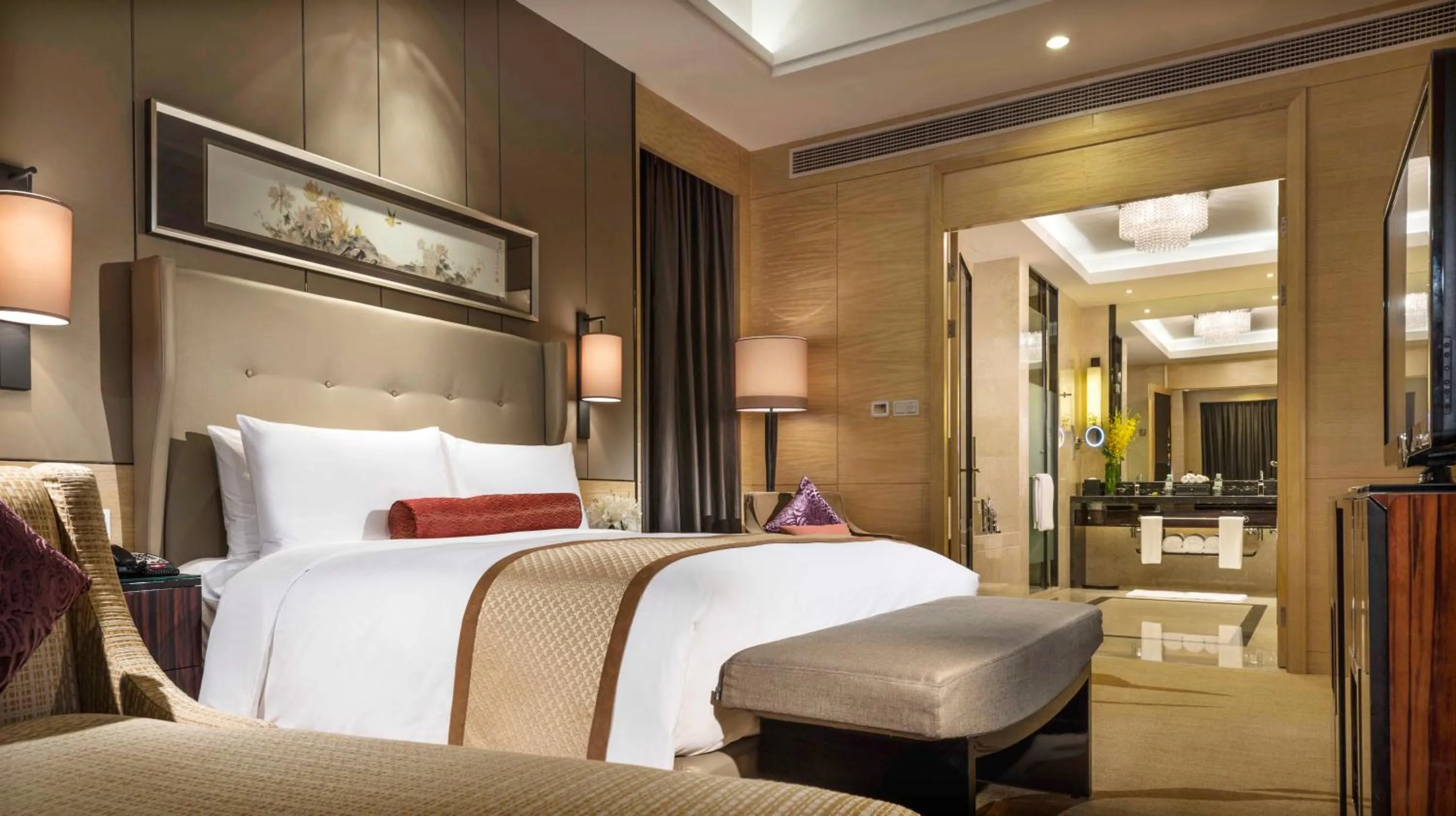 Photo of the whole room, Bed in InterContinental Tangshan by IHG