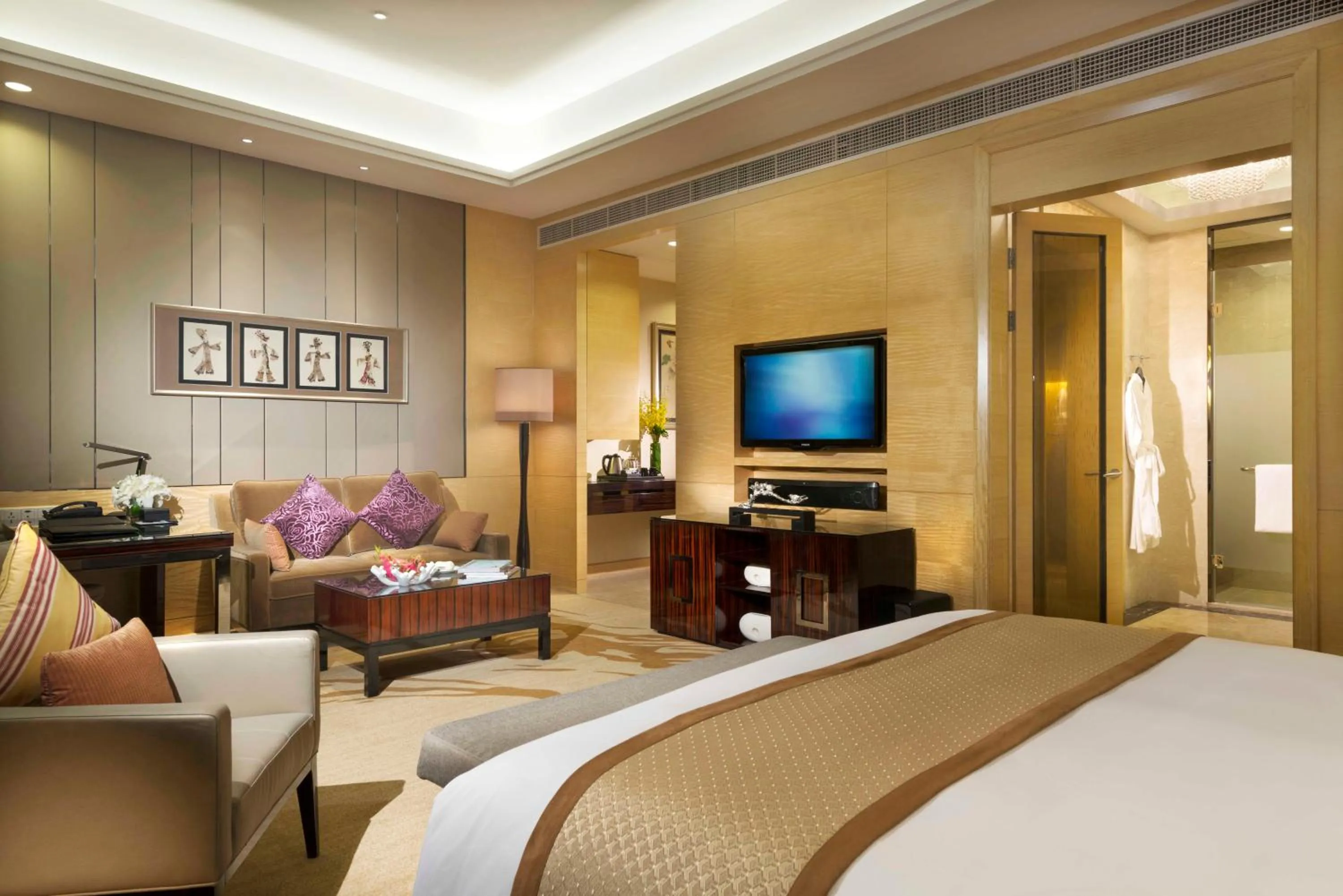 Seating area, Bed in InterContinental Tangshan by IHG