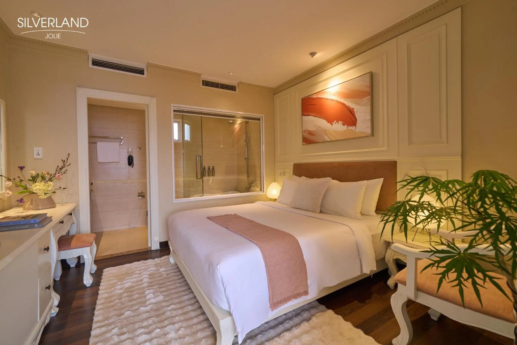 Photo of the whole room, Bed in Silverland Jolie Hotel