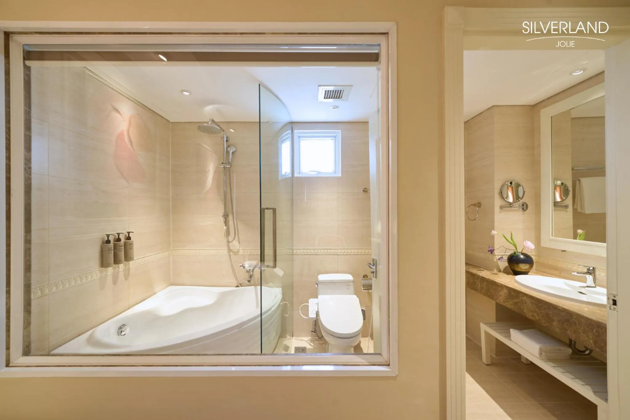 Bathroom in Silverland Jolie Hotel