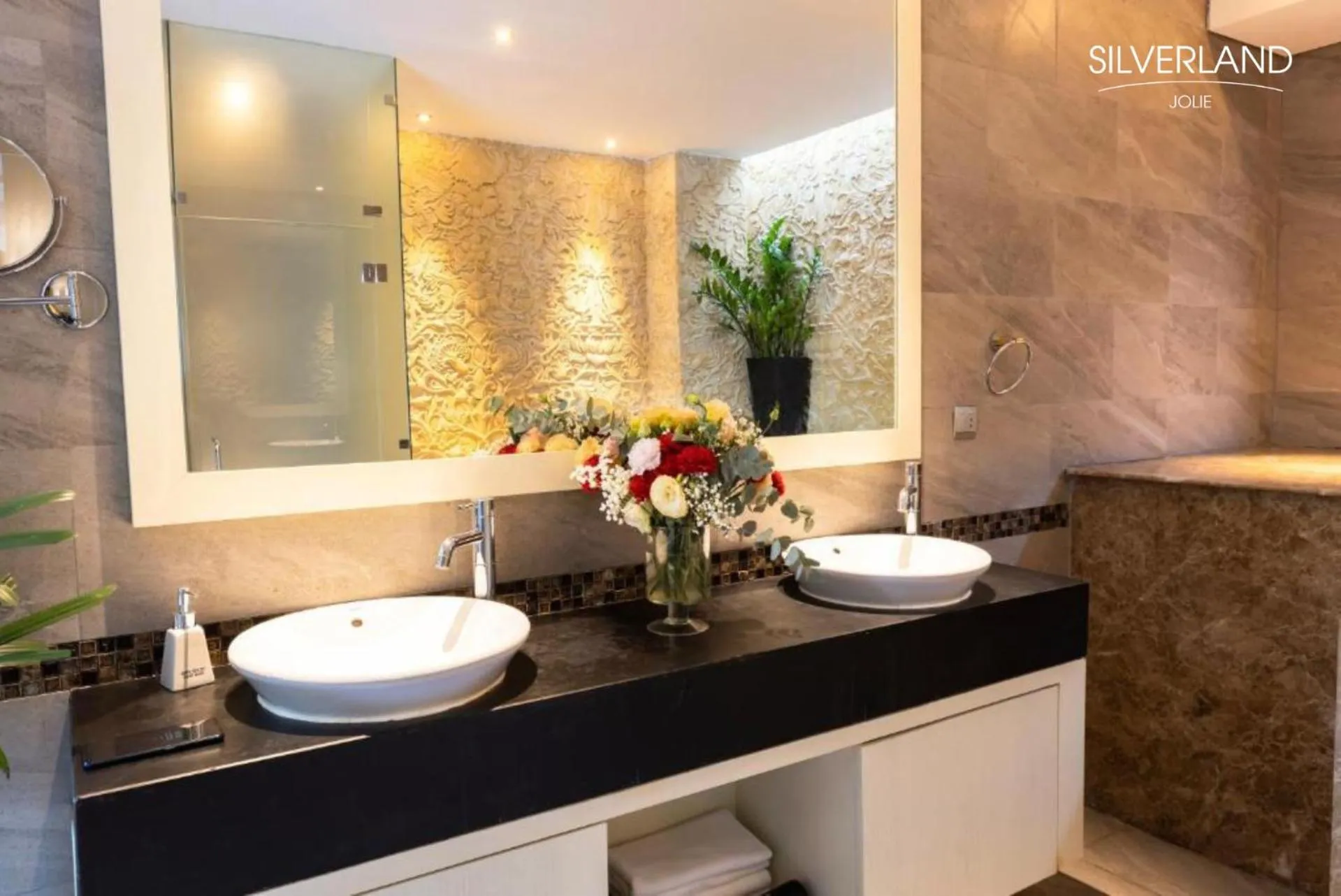 Bathroom in Silverland Jolie Hotel