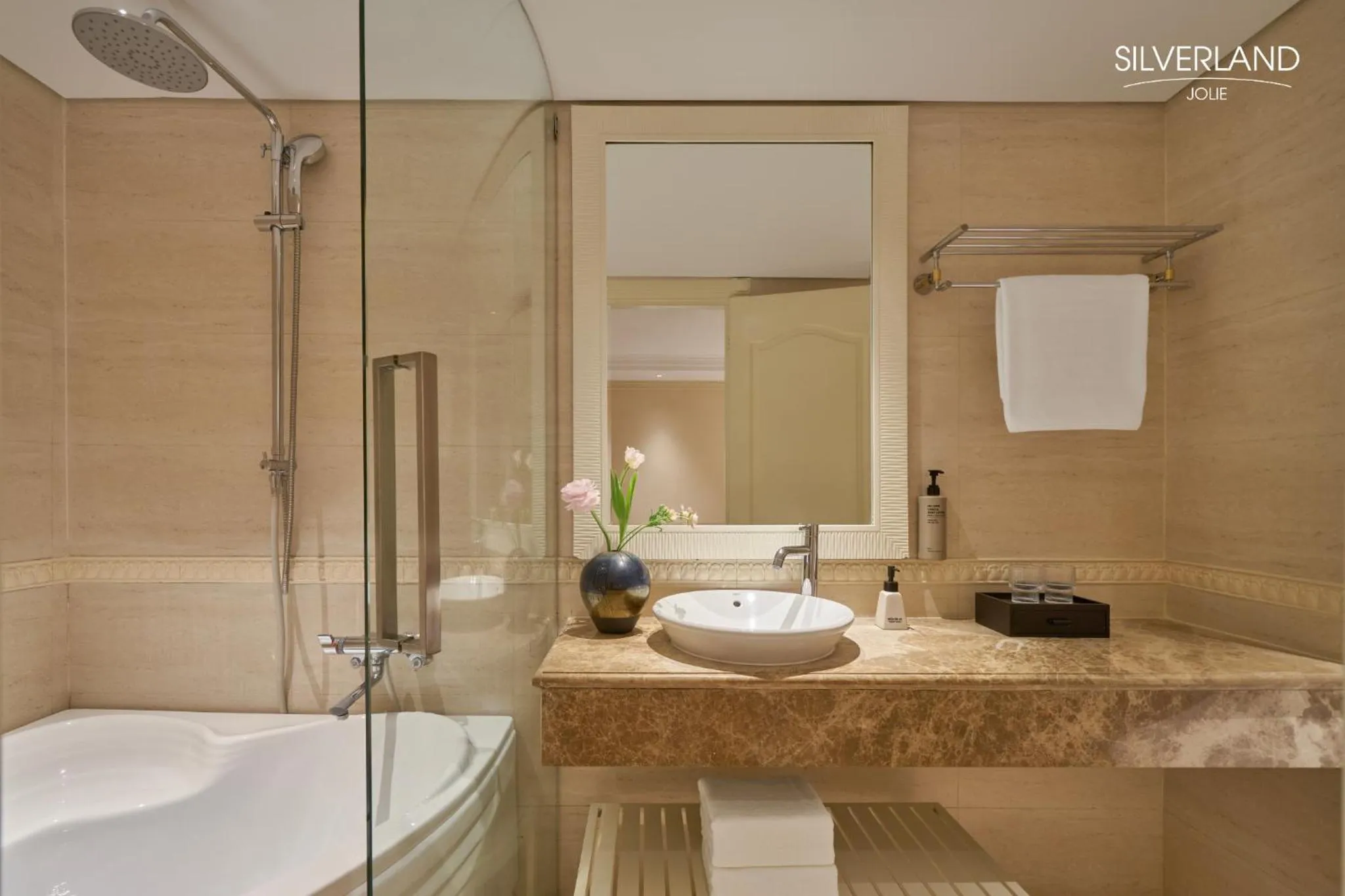 Bathroom in Silverland Jolie Hotel