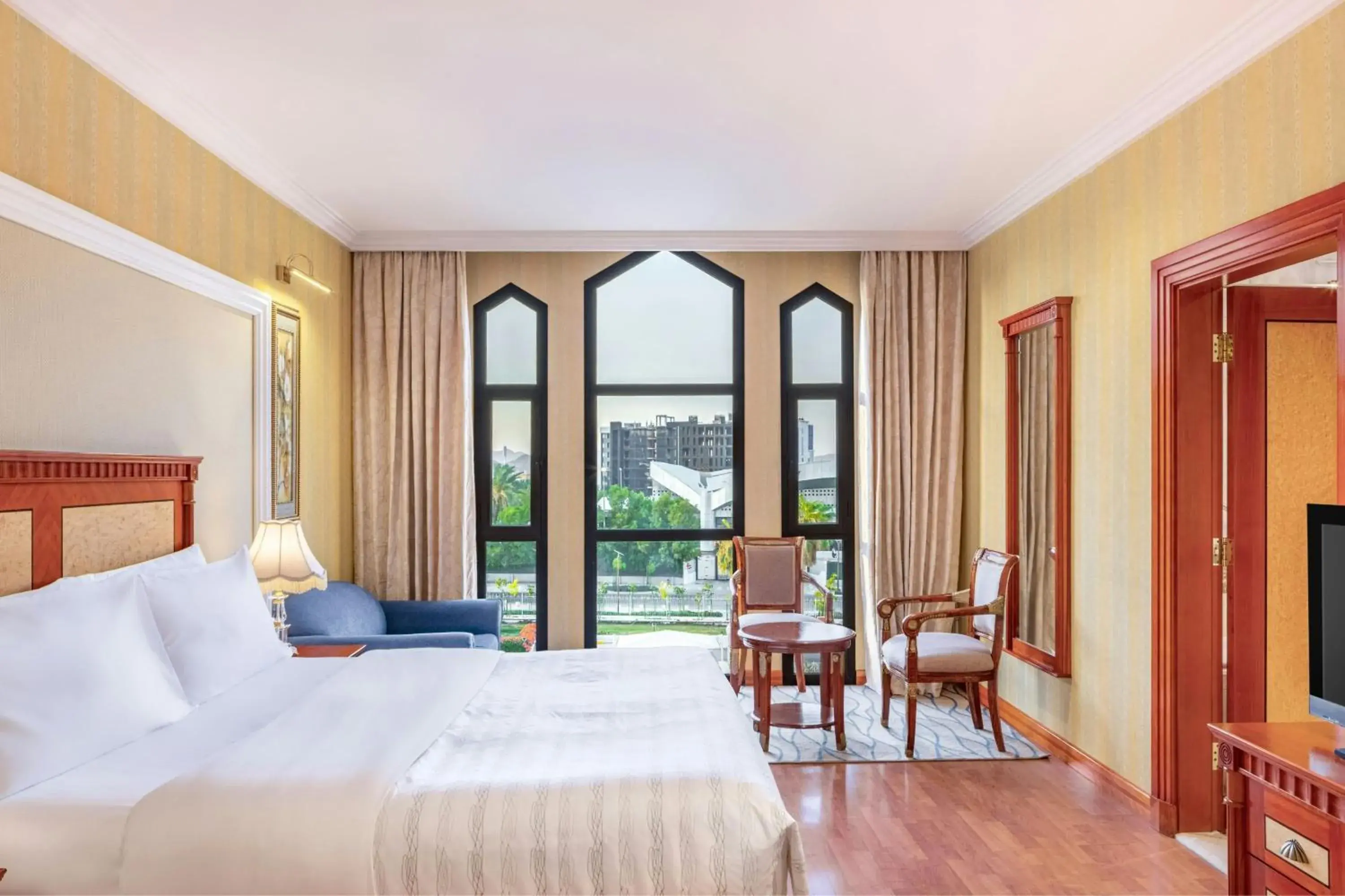 High Floor Standard King Bed, Sofa bed in Le Meridien Medina High Floor Standard King Bed, Sofa bed in Le Meridien Medina