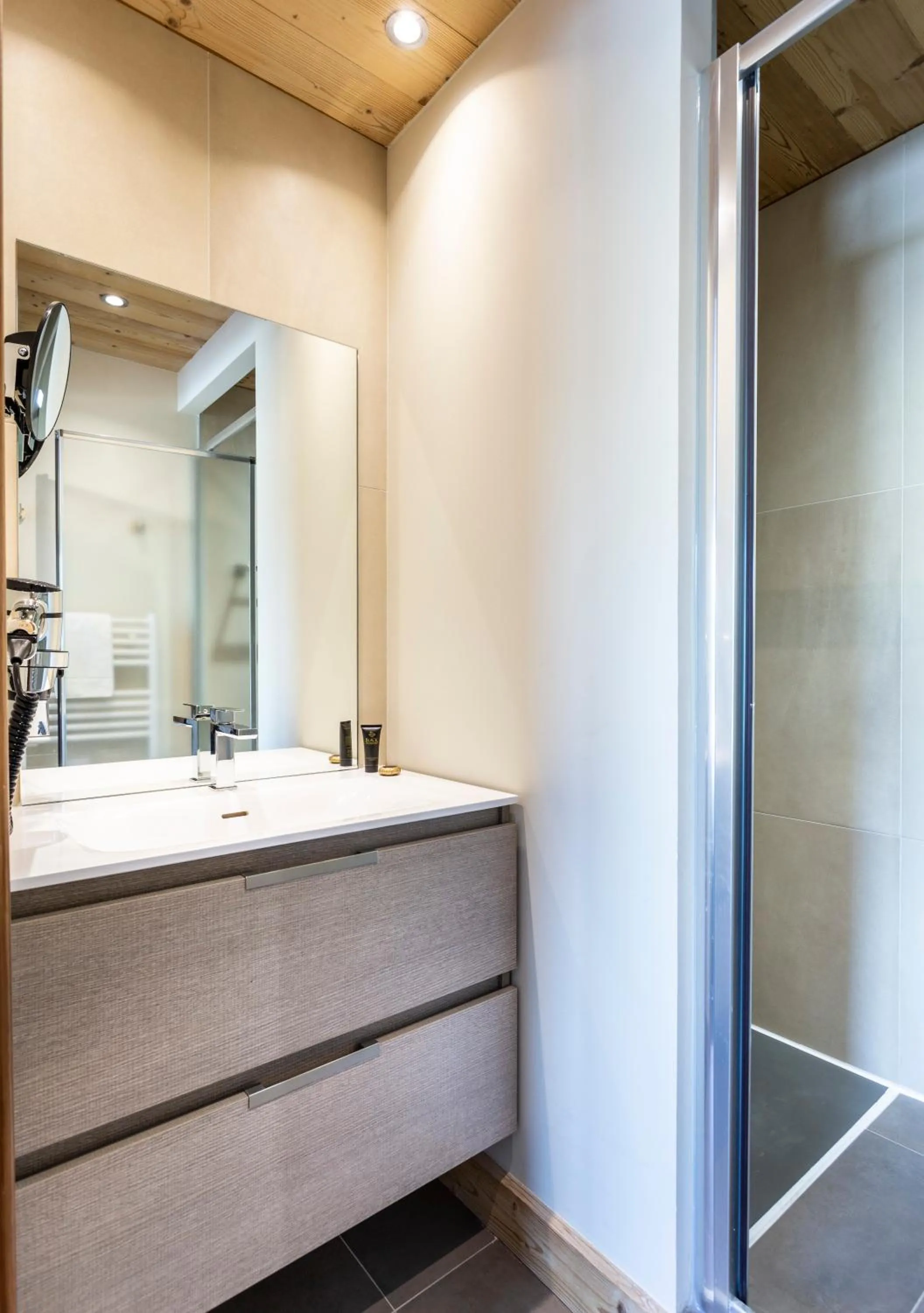 Shower in Résidence Daria-I Nor by les Etincelles