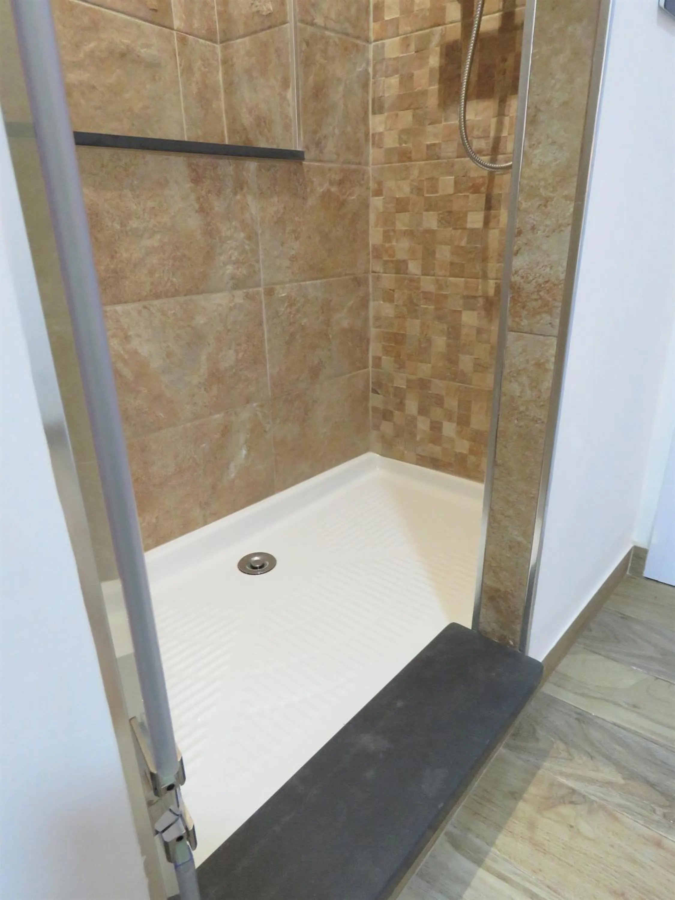 Bathroom in Living Sevilla Apartments Hércules