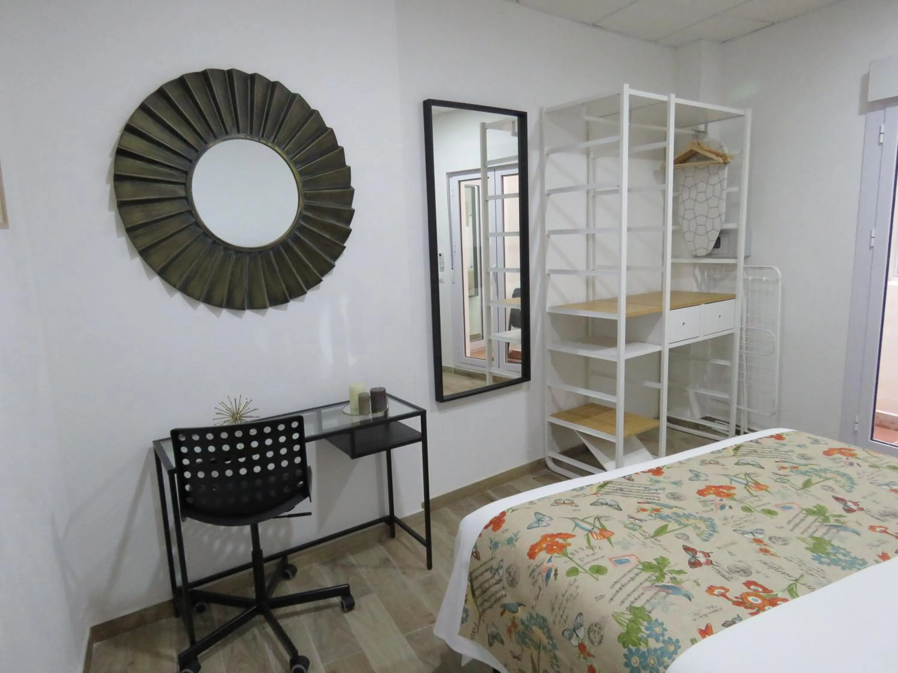 Photo of the whole room, Bed in Living Sevilla Apartments Hércules