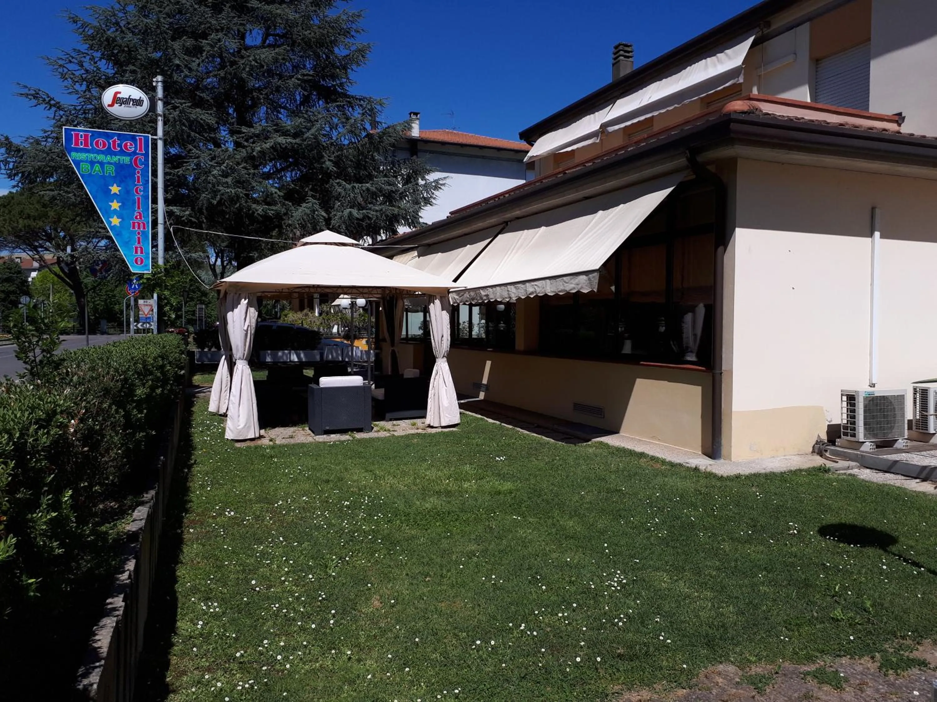Property building in Hotel Ciclamino