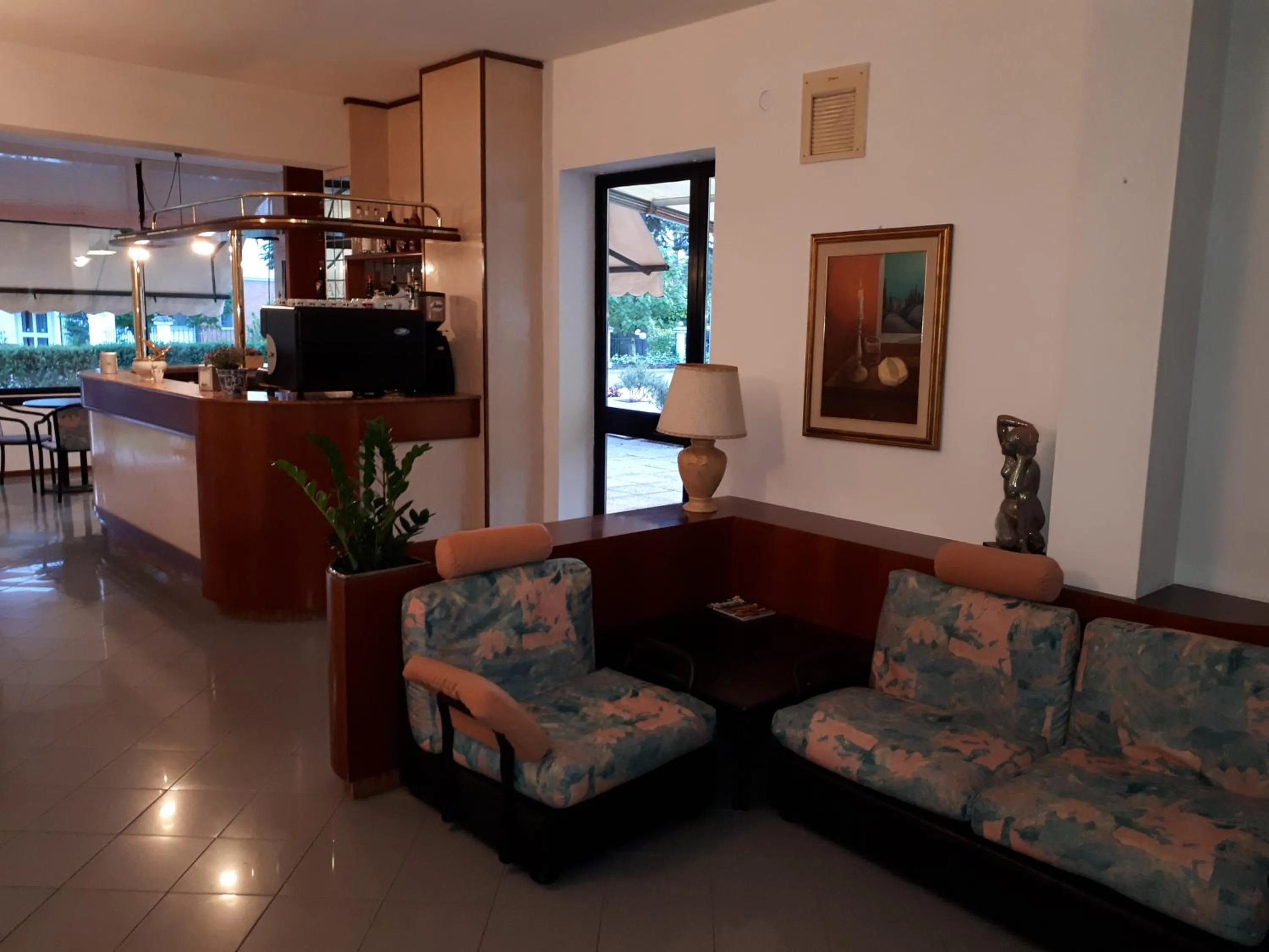 Communal lounge/ TV room in Hotel Ciclamino