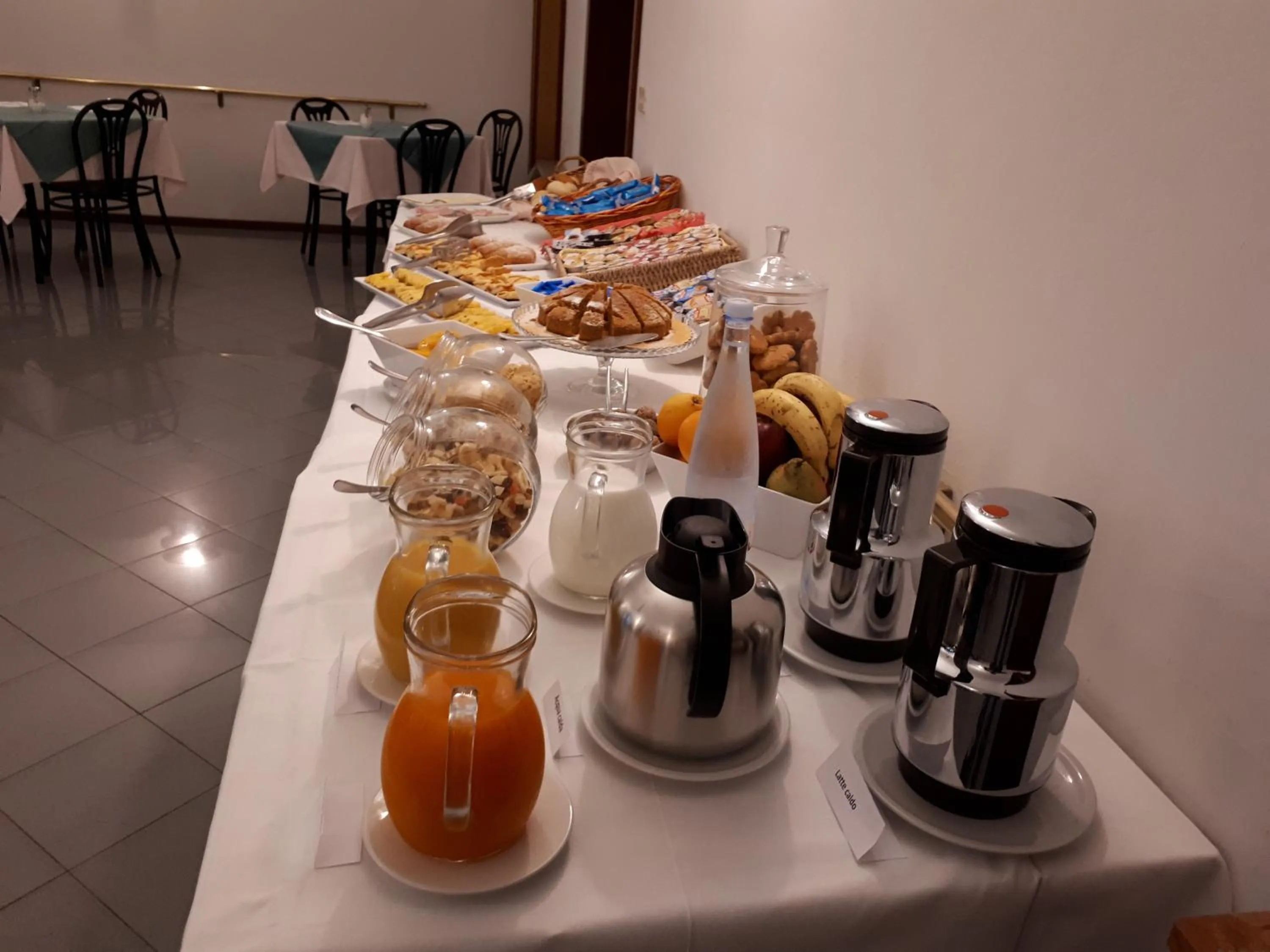 Buffet breakfast in Hotel Ciclamino