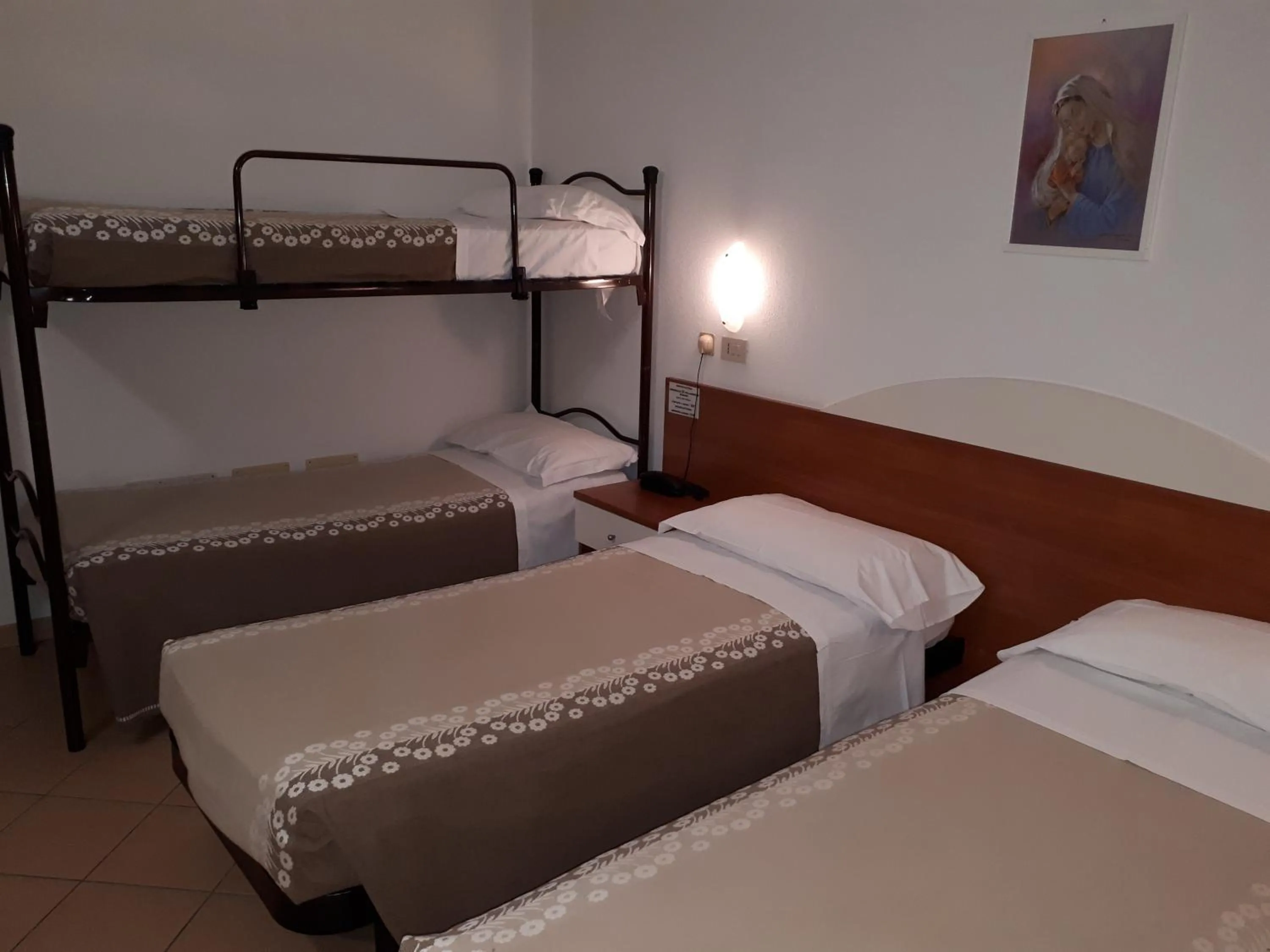 bunk bed in Hotel Ciclamino