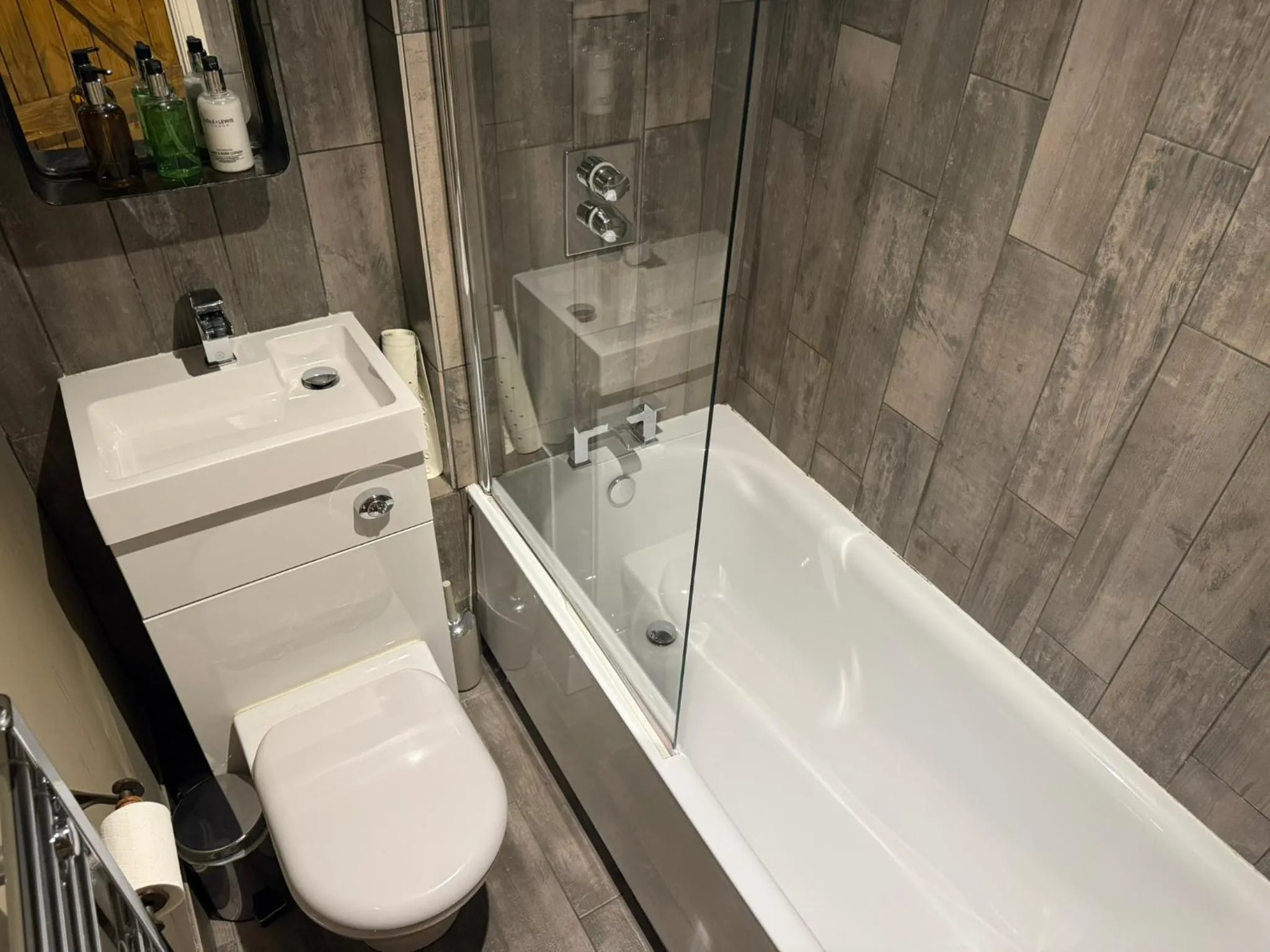 Shower in The George Hotel Easingwold