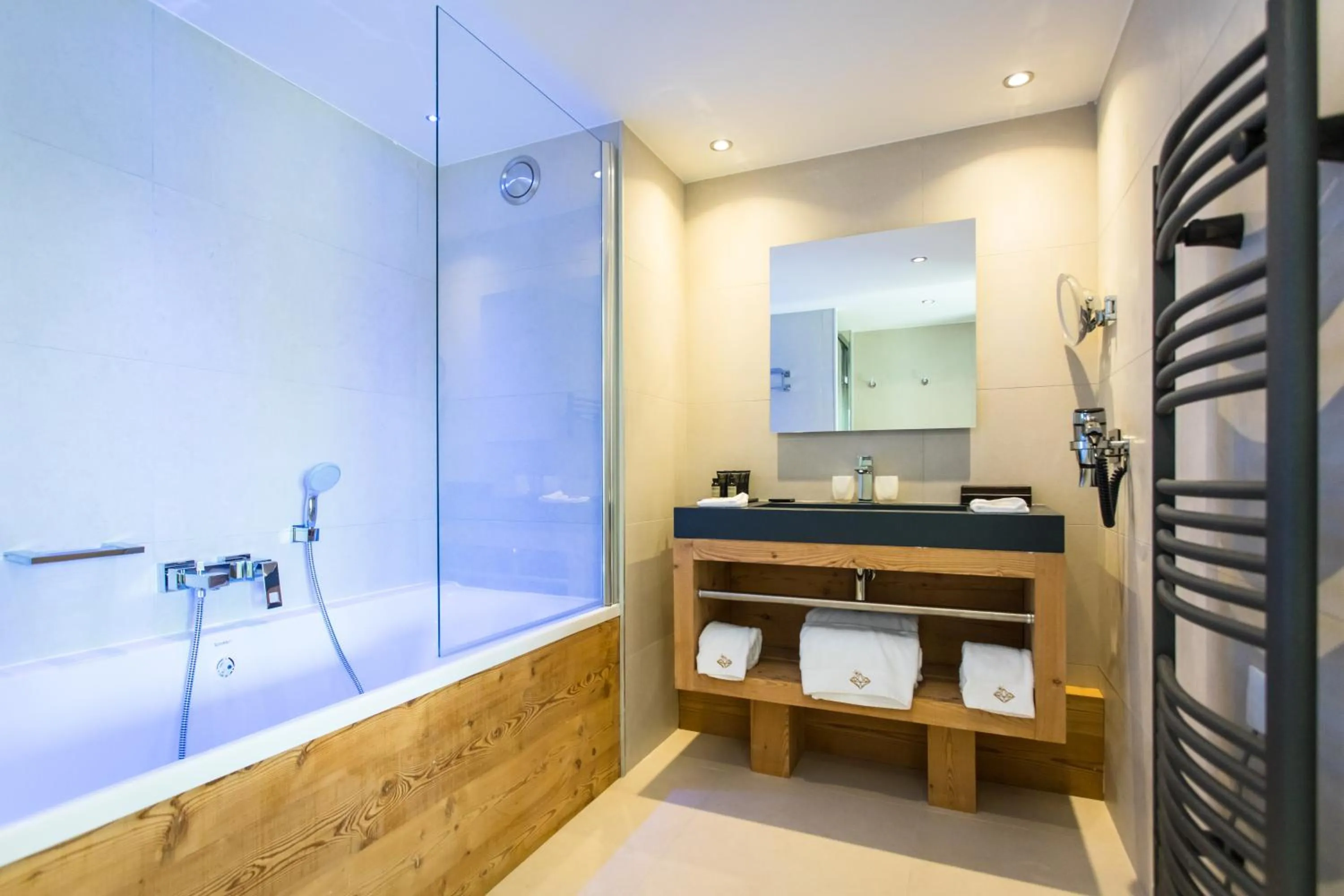 Bathroom in Hôtel Daria-I Nor by Les Etincelles