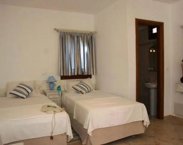 Toilet, Bed in Caldera Studios