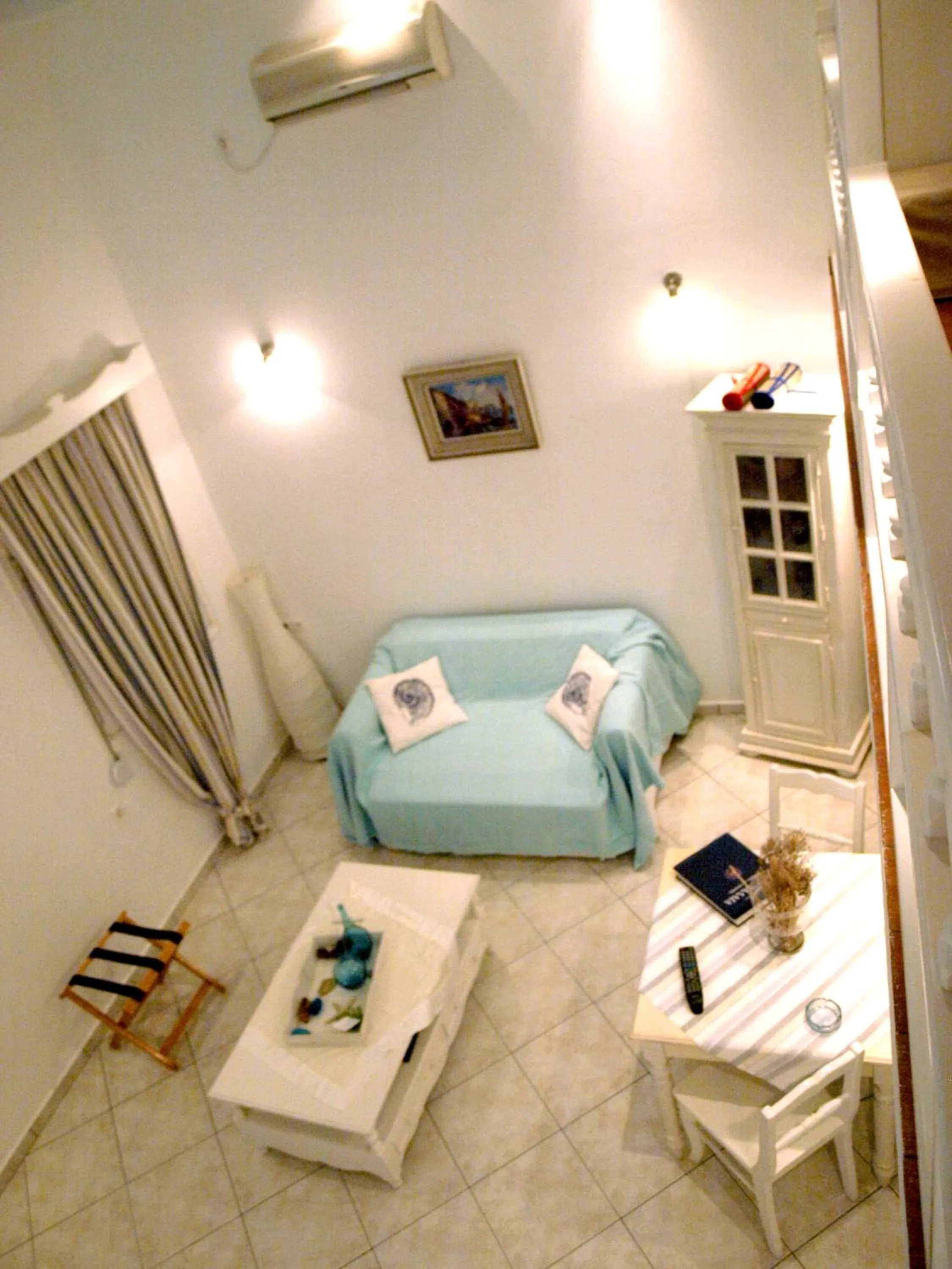 Bird's eye view, Bed in Caldera Studios