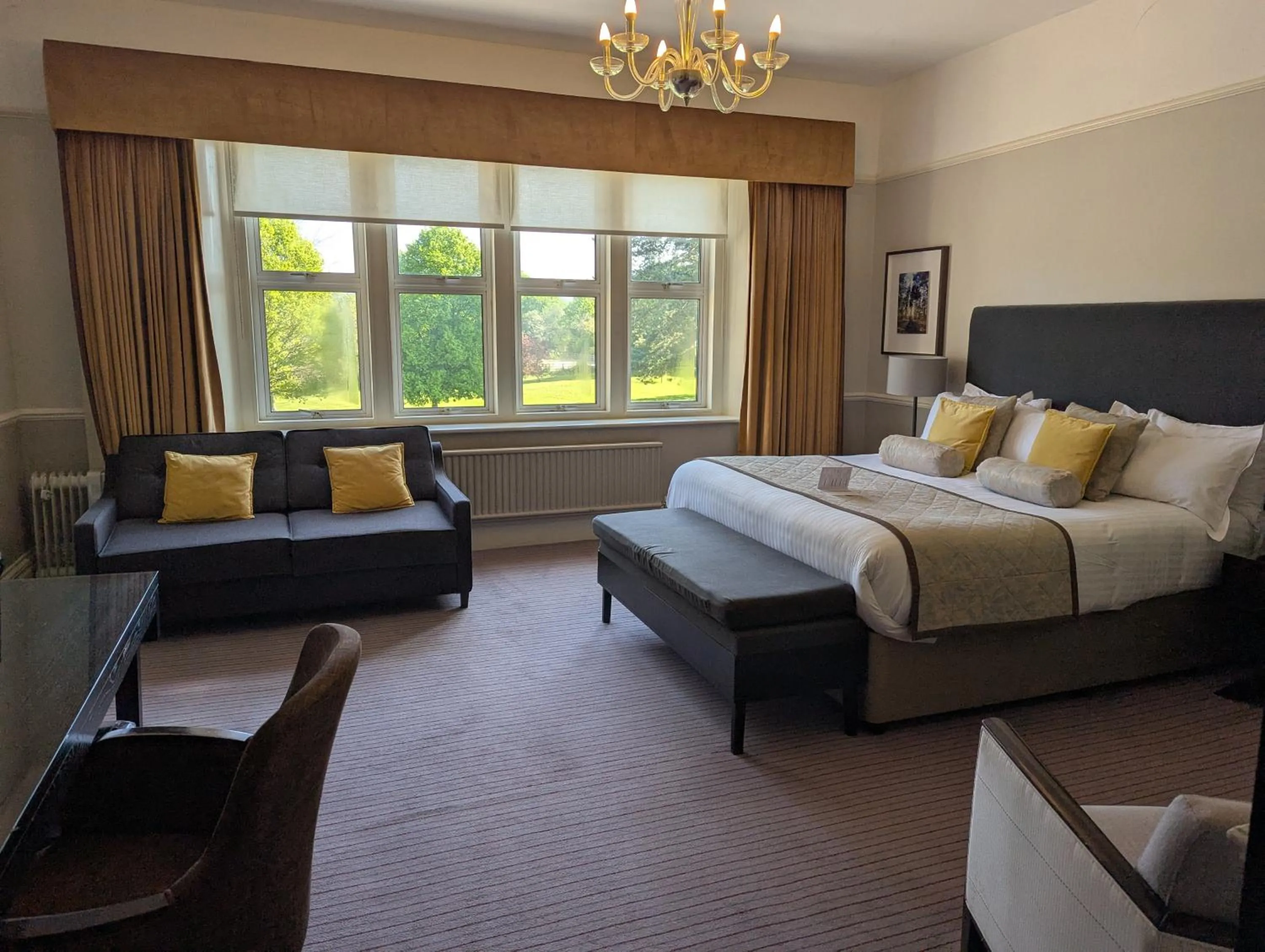 Property building, Bed in Hartsfield Manor