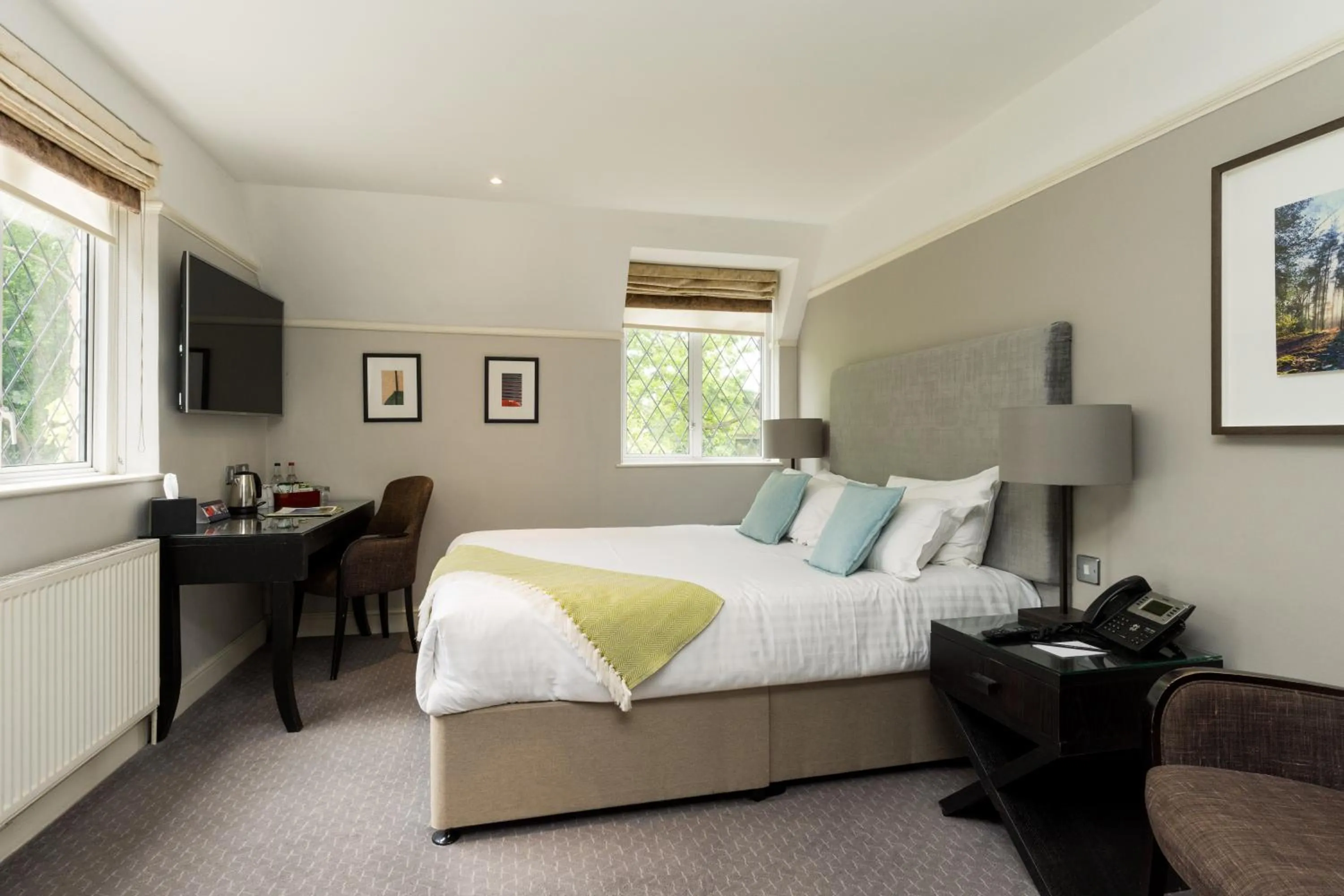 Property building, Bed in Hartsfield Manor