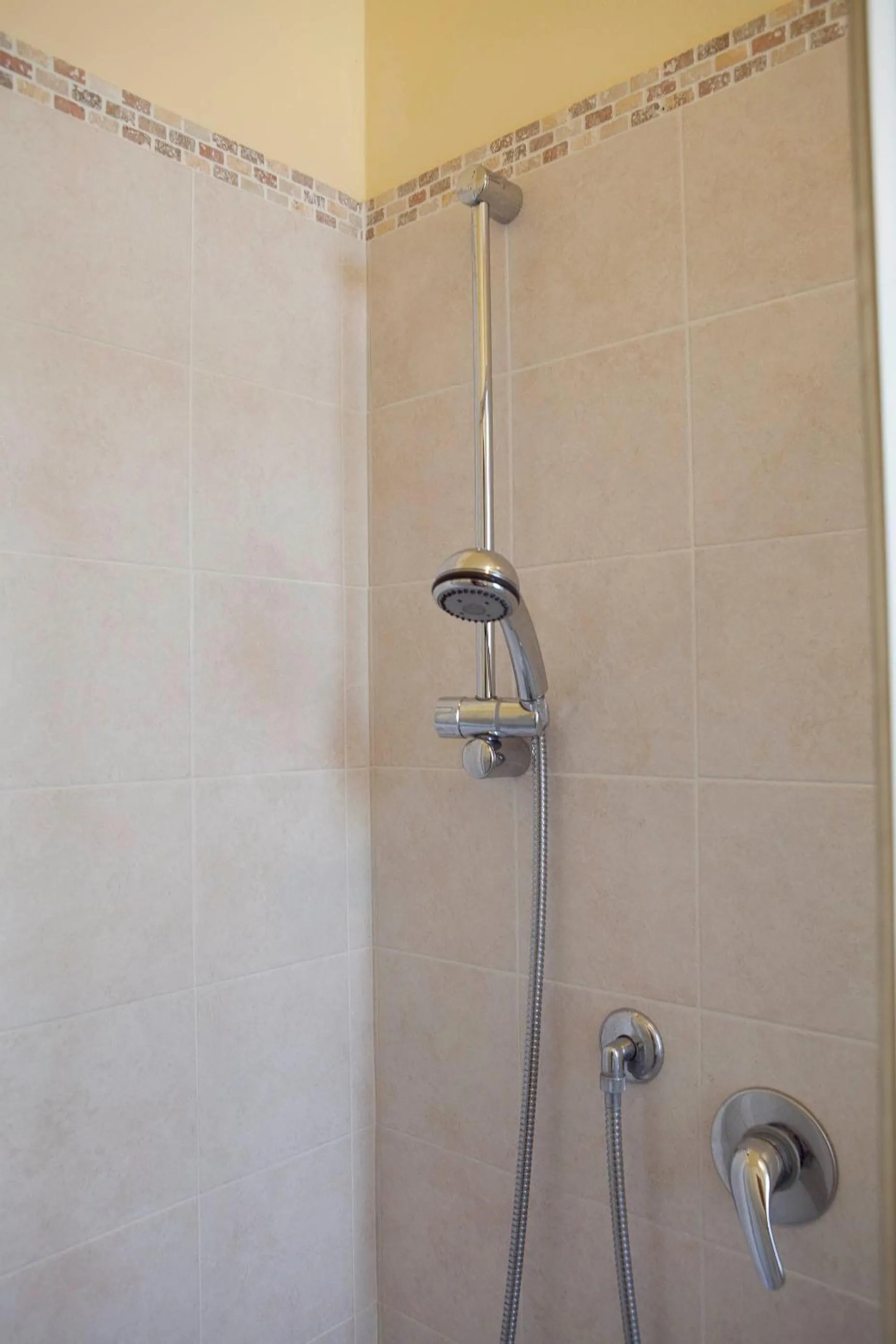 Shower in B&B Raffiori