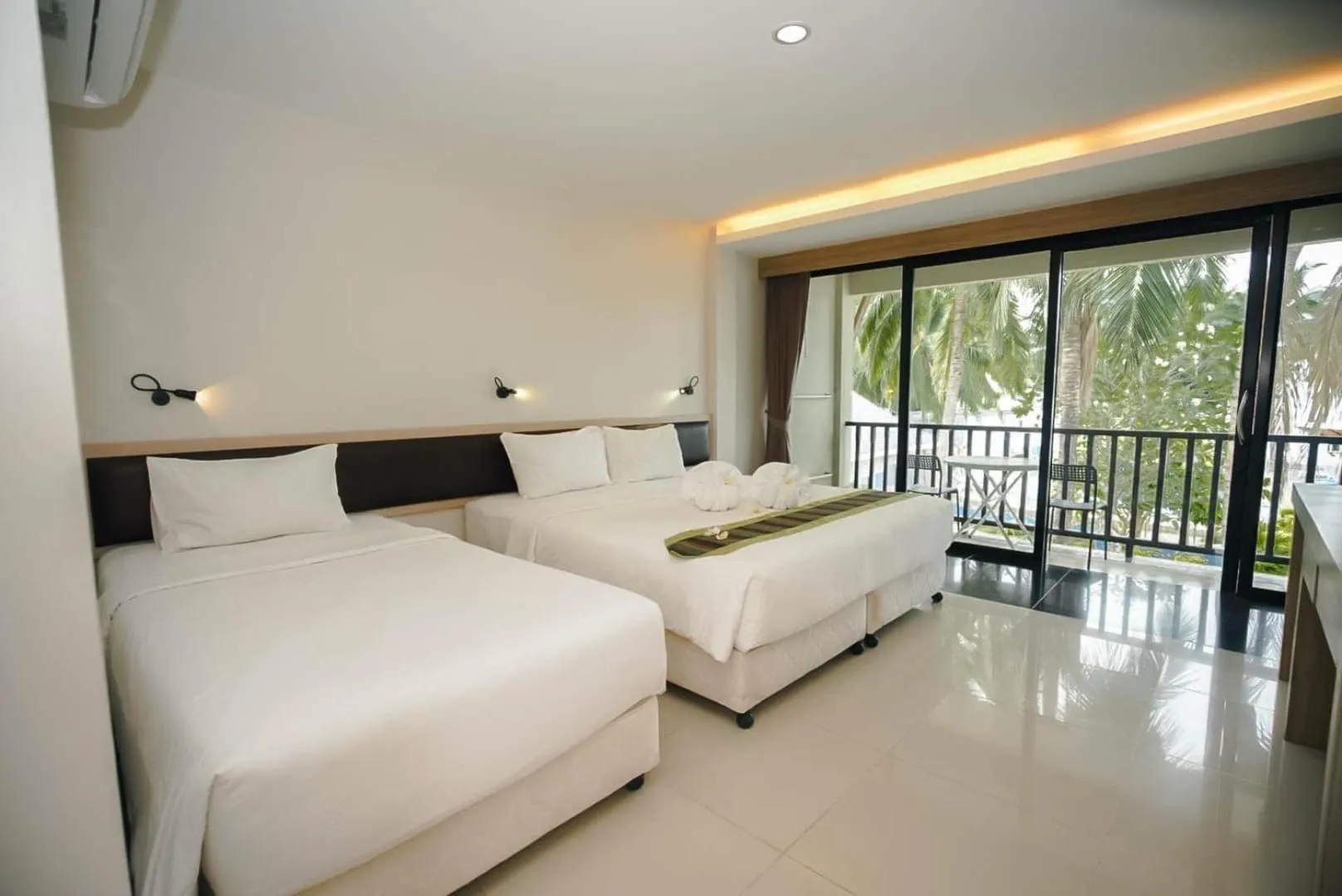 Bed in Chaolao Tosang Beach Hotel