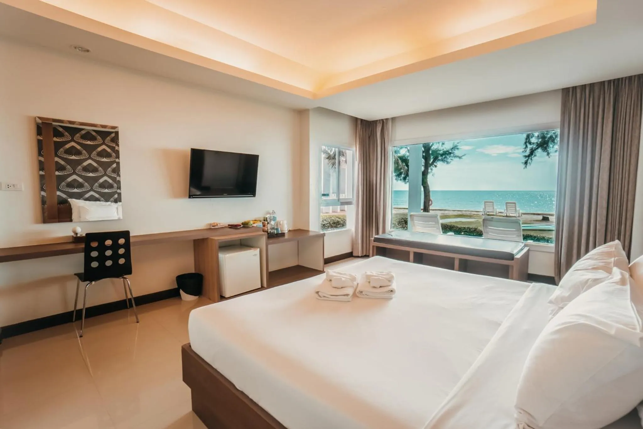 Bedroom, Bed in Chaolao Tosang Beach Hotel