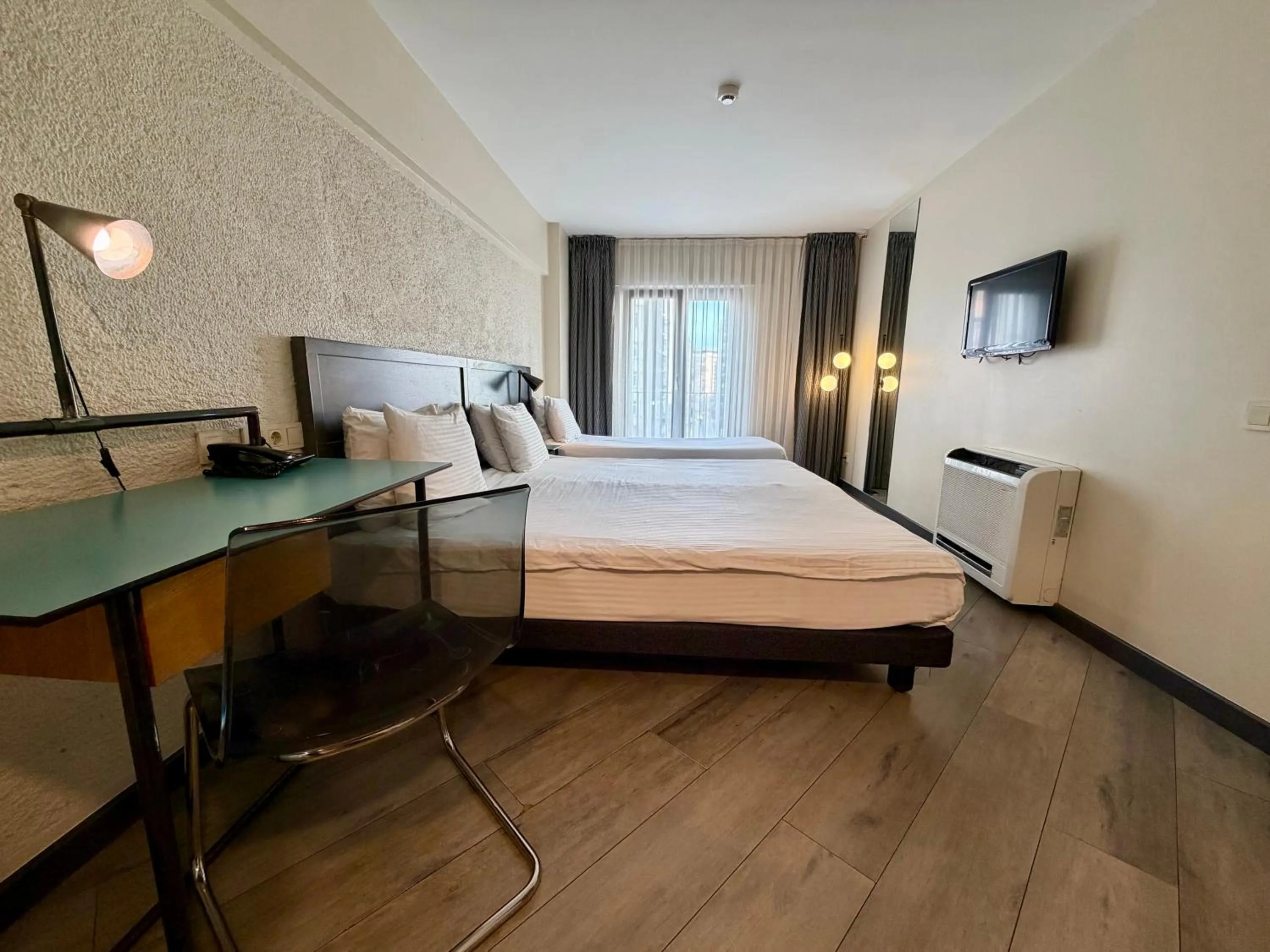 Seating area, Bed in Faros Hotel Taksim-Special Category