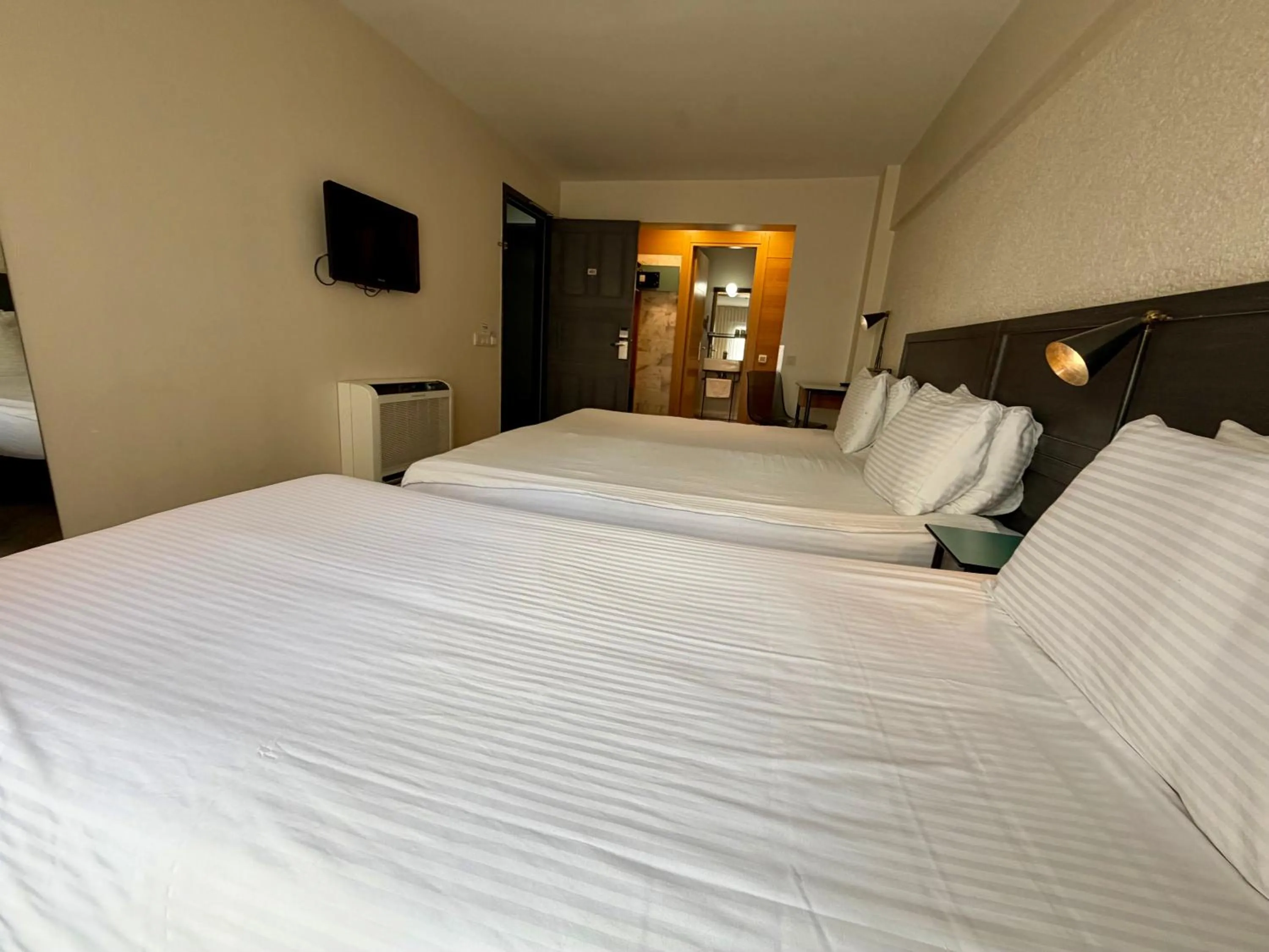 Photo of the whole room, Bed in Faros Hotel Taksim-Special Category