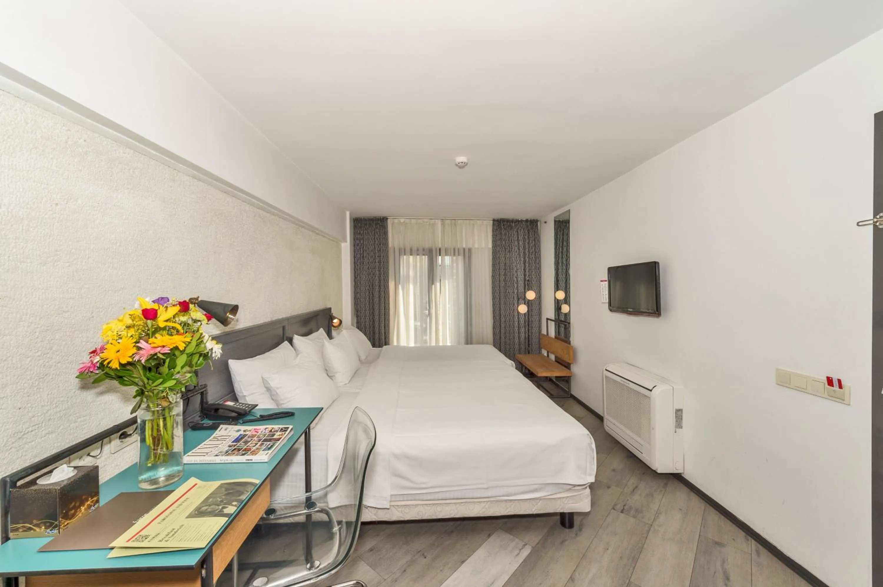 Photo of the whole room, Bed in Faros Hotel Taksim-Special Category