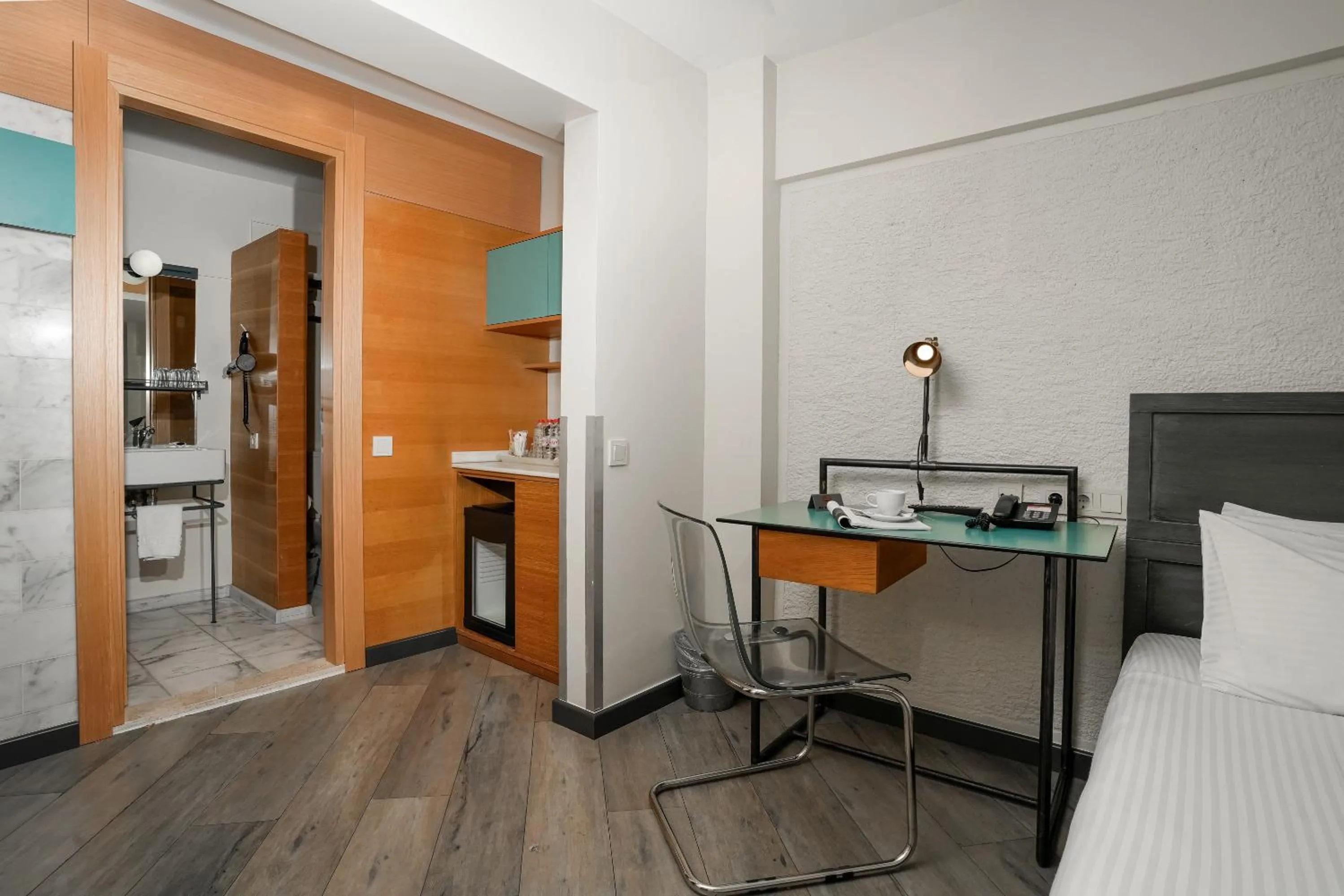 Shower, Bed in Faros Hotel Taksim-Special Category