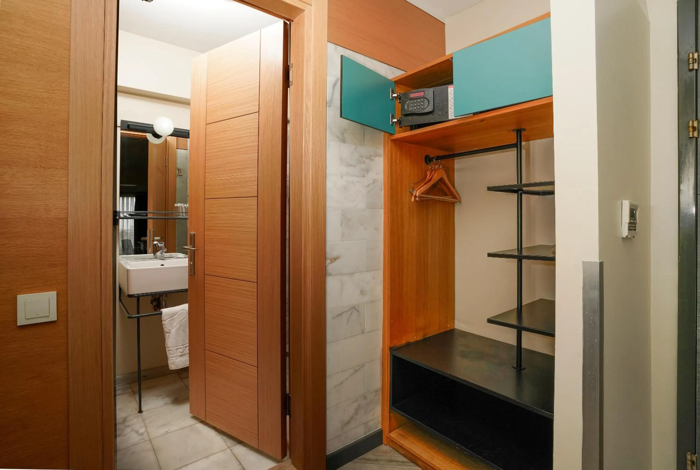 Shower in Faros Hotel Taksim-Special Category