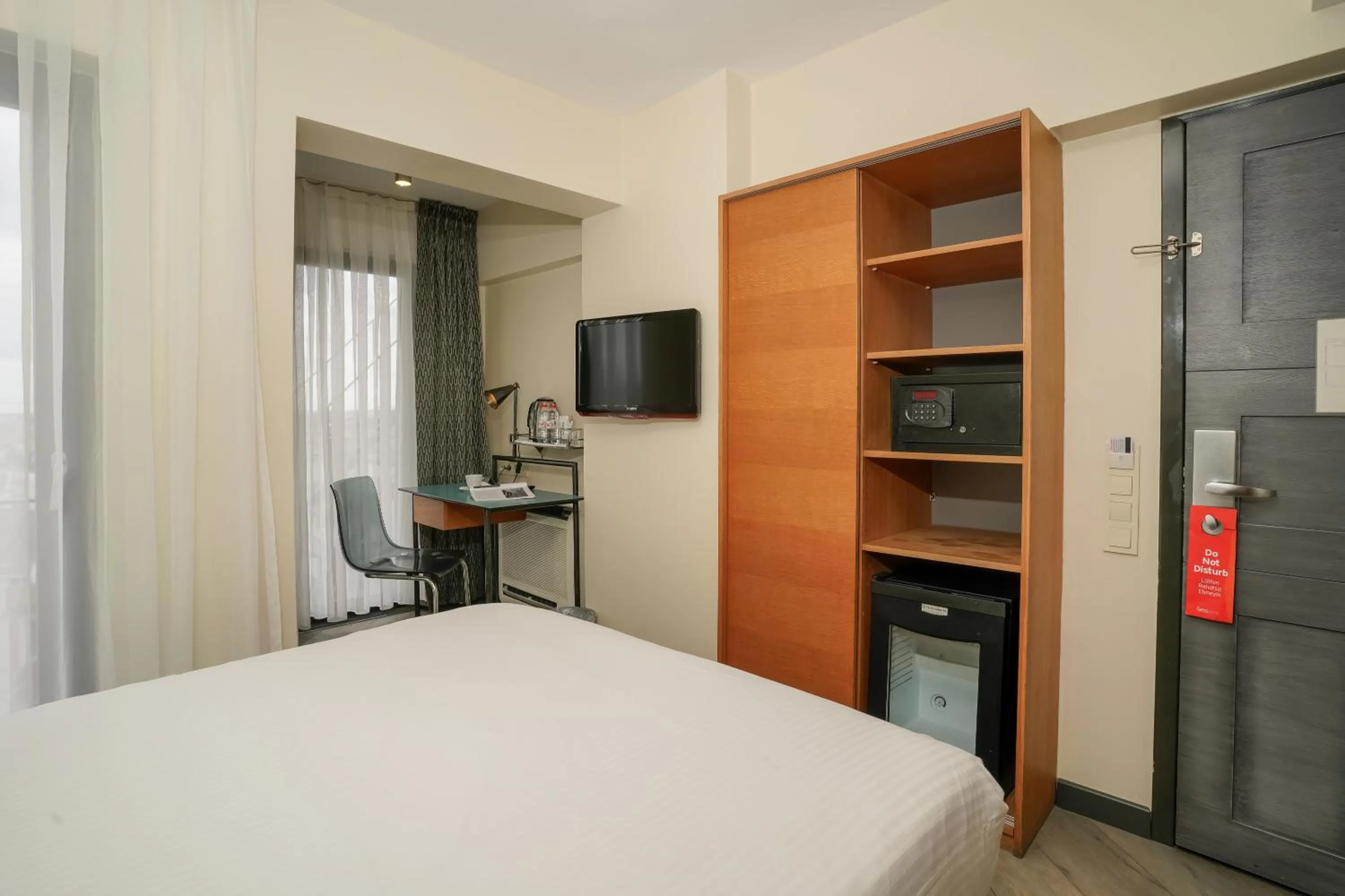Seating area, Bed in Faros Hotel Taksim-Special Category