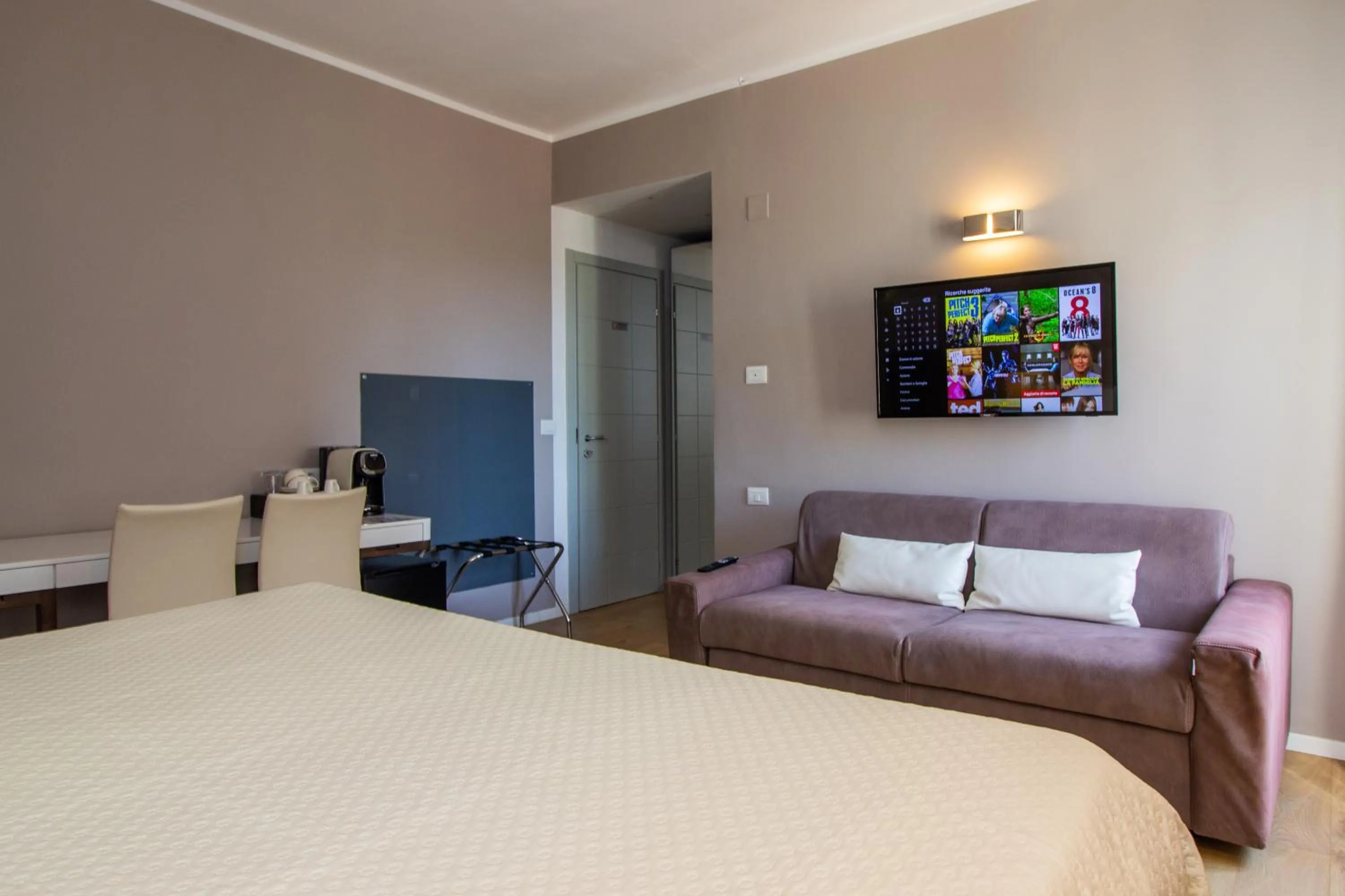 TV and multimedia, Bed in Album Boutique Rooms