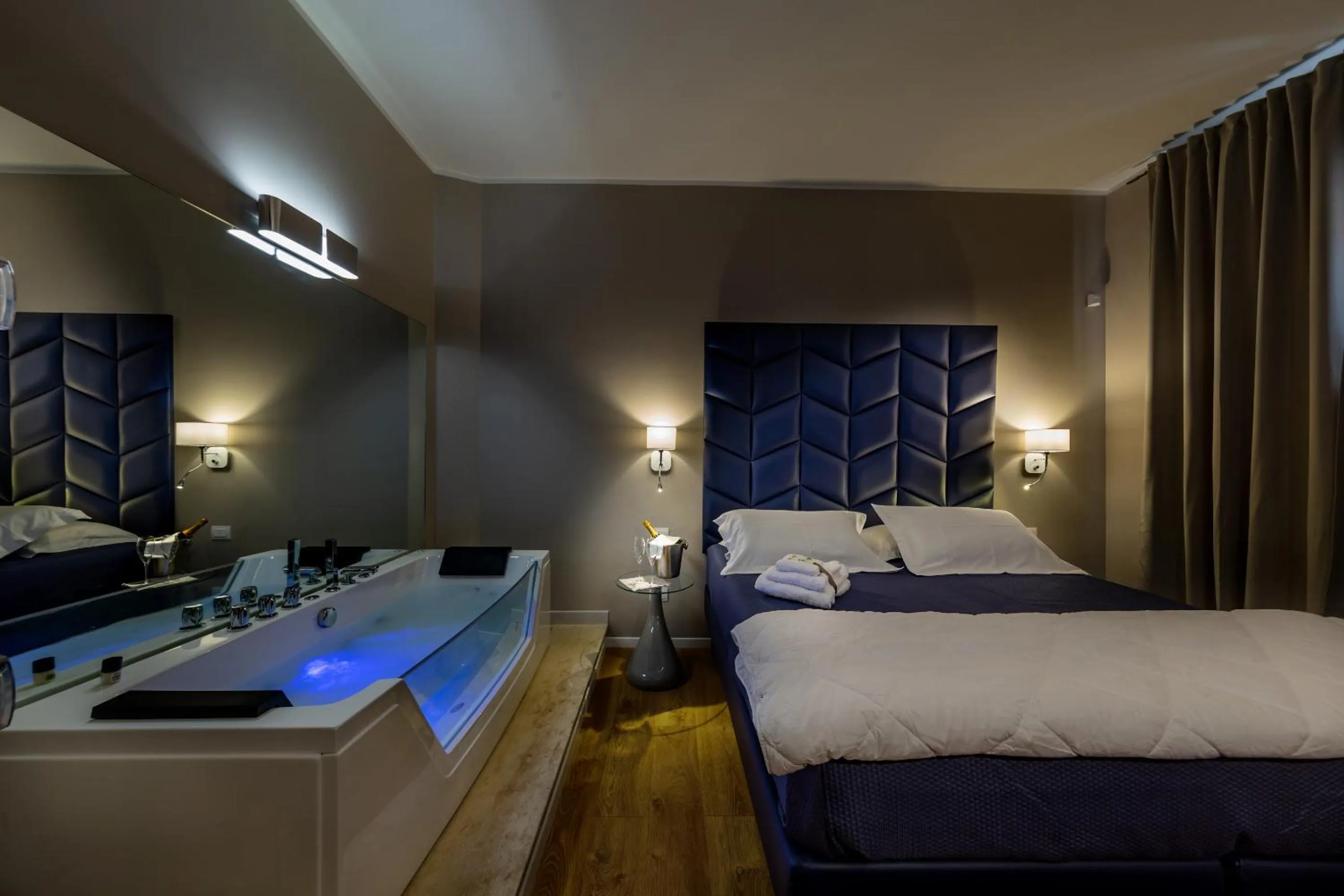 Photo of the whole room, Bed in Album Boutique Rooms