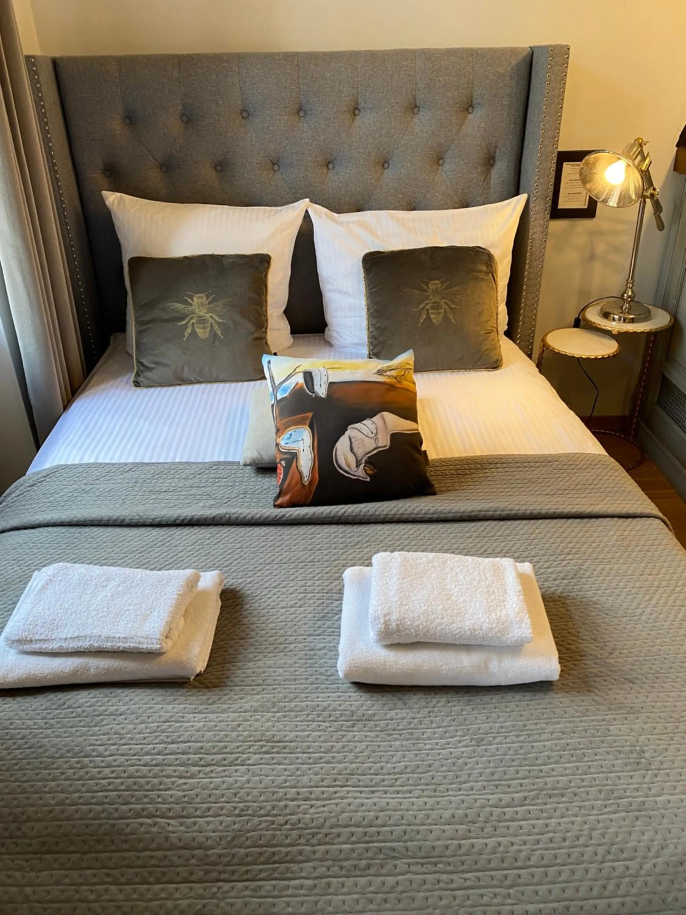 Bed in Dali ApartHOTEL