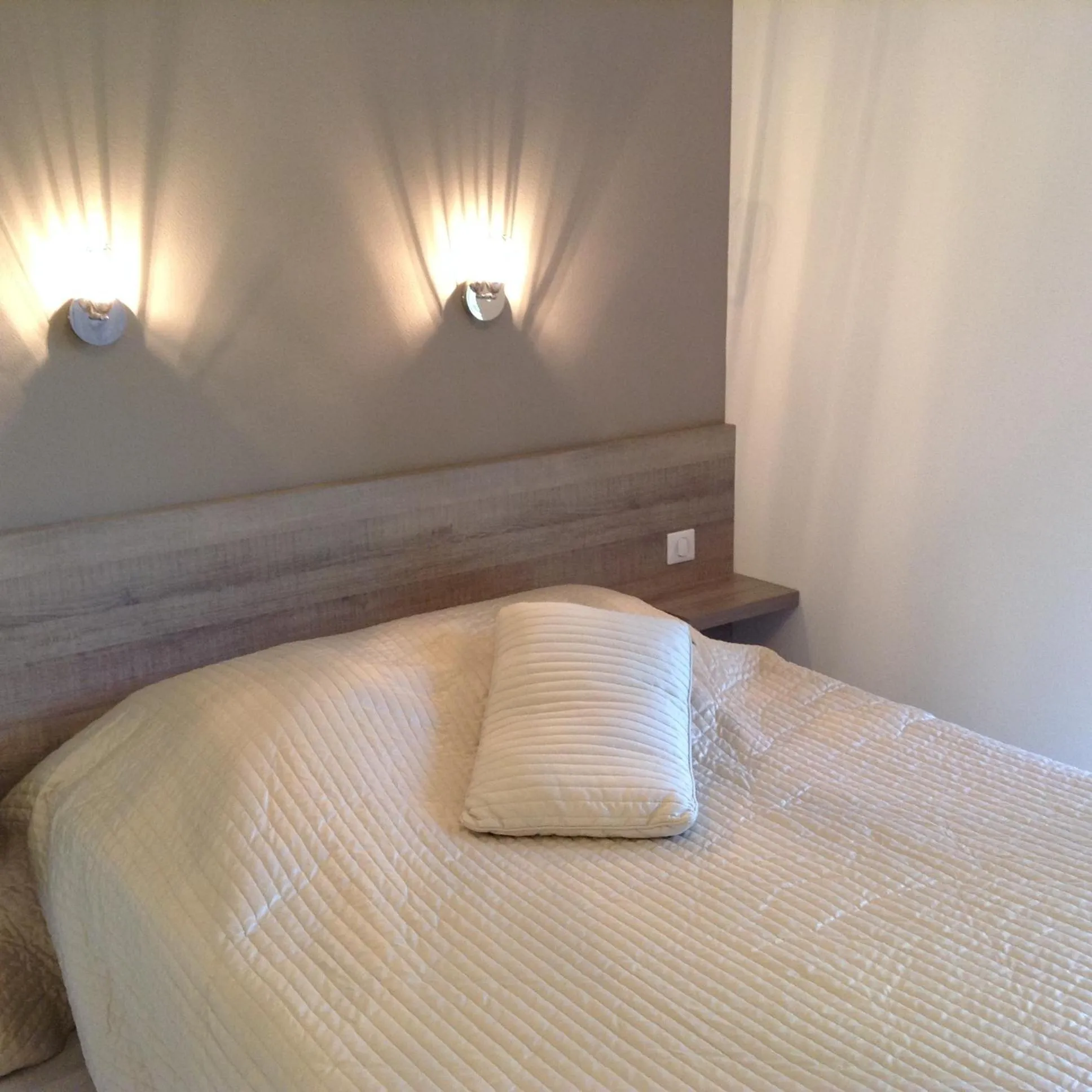 Bed in Hotel Restaurant A l'Ange