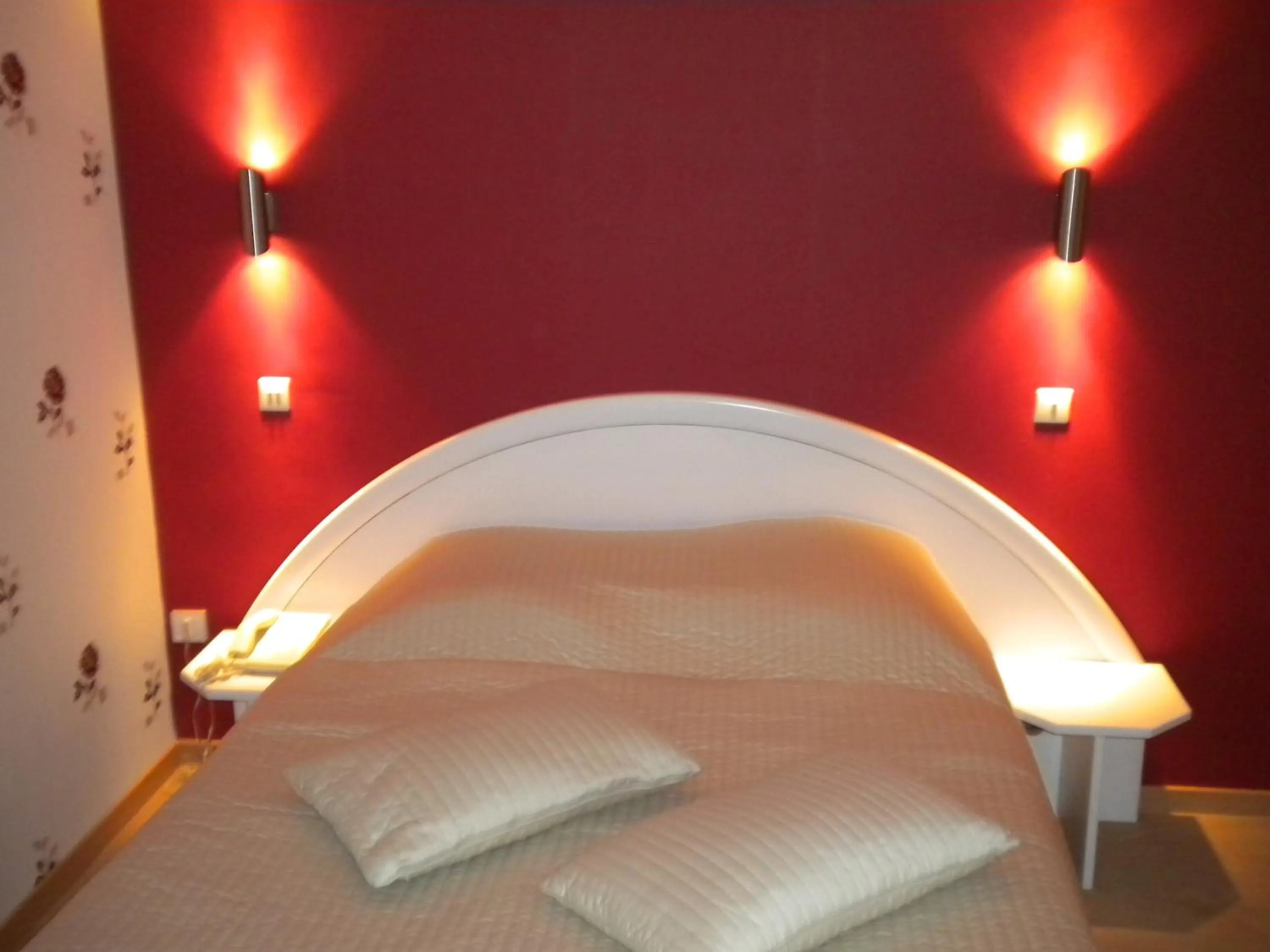 Bedroom, Bed in Hotel Restaurant A l'Ange