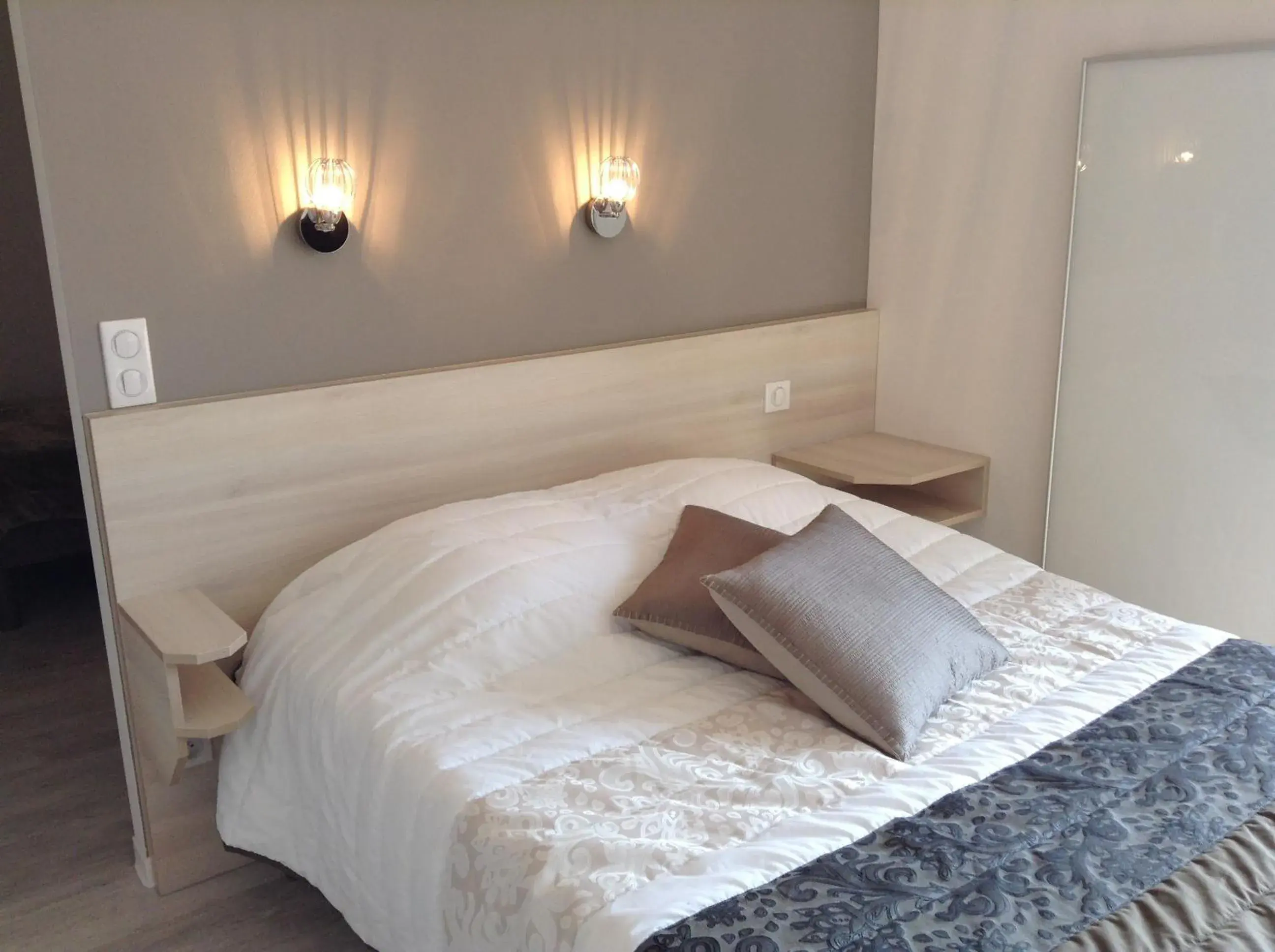 Triple Room with Shower in Hotel Restaurant A l'Ange Triple Room with Shower in Hotel Restaurant A l'Ange