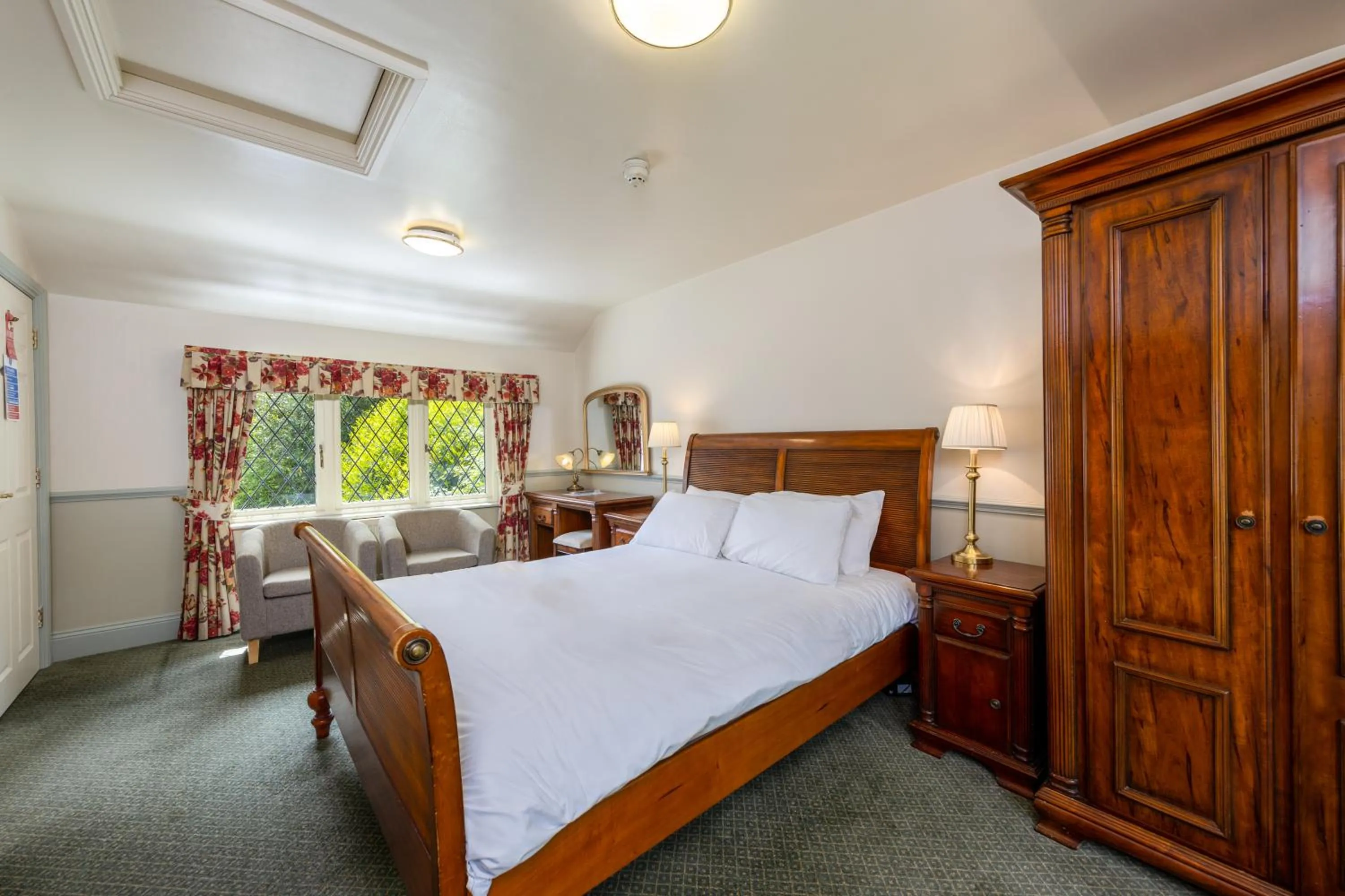 Bedroom, Bed in Newby Bridge Hotel