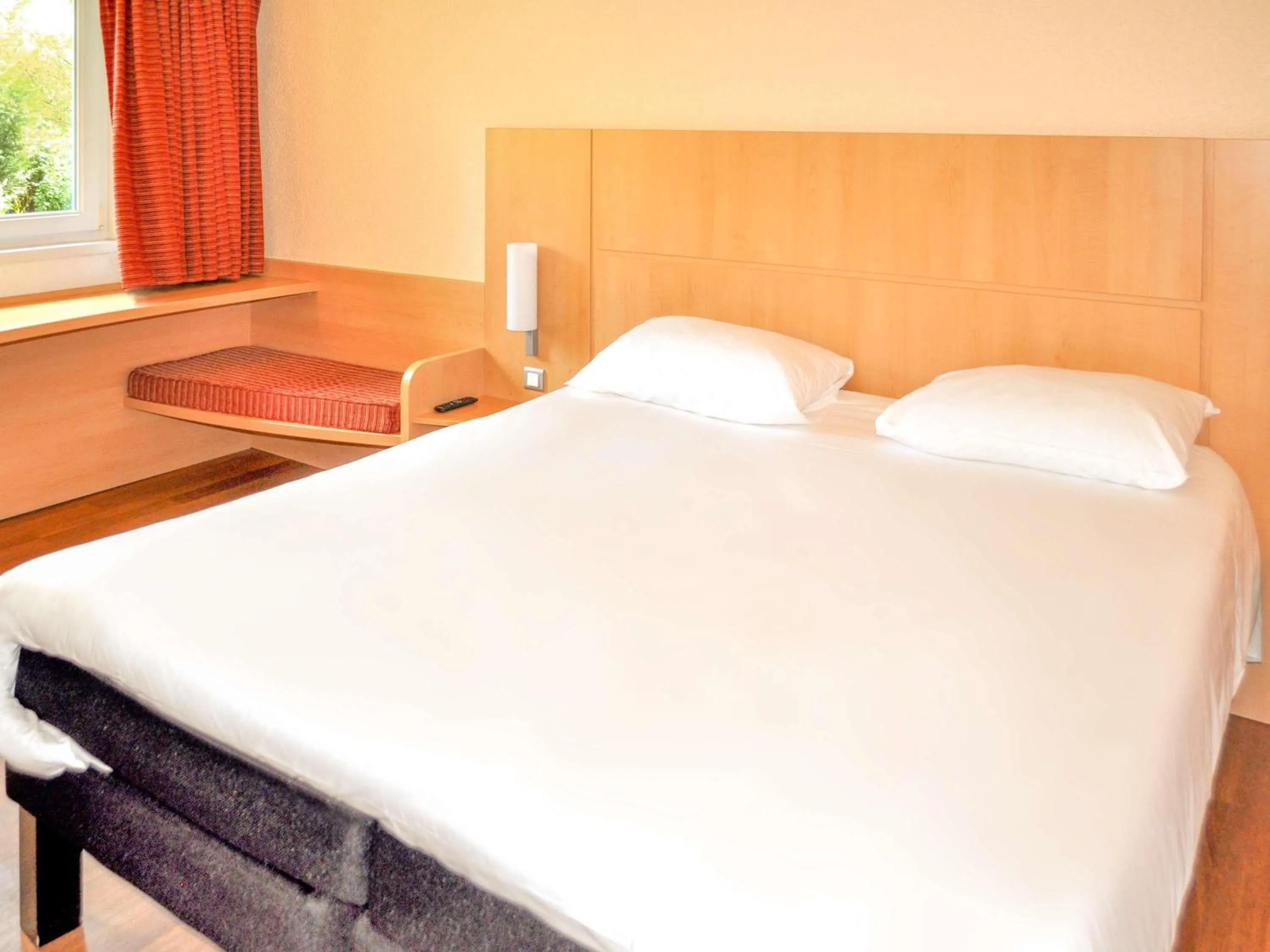 Bedroom, Bed in ibis Belfort Danjoutin