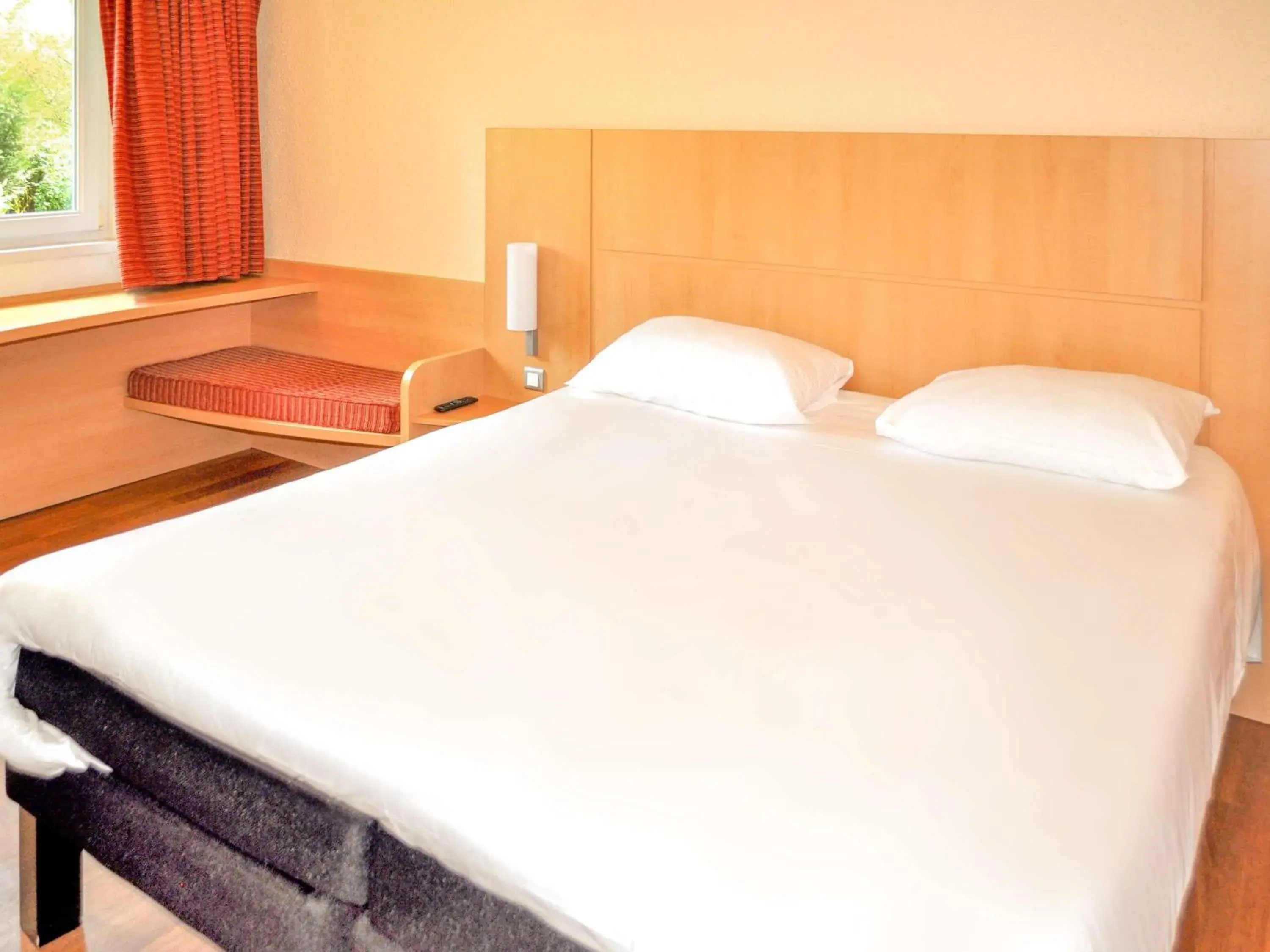 Bedroom, Bed in ibis Belfort Danjoutin Bedroom, Bed in ibis Belfort Danjoutin